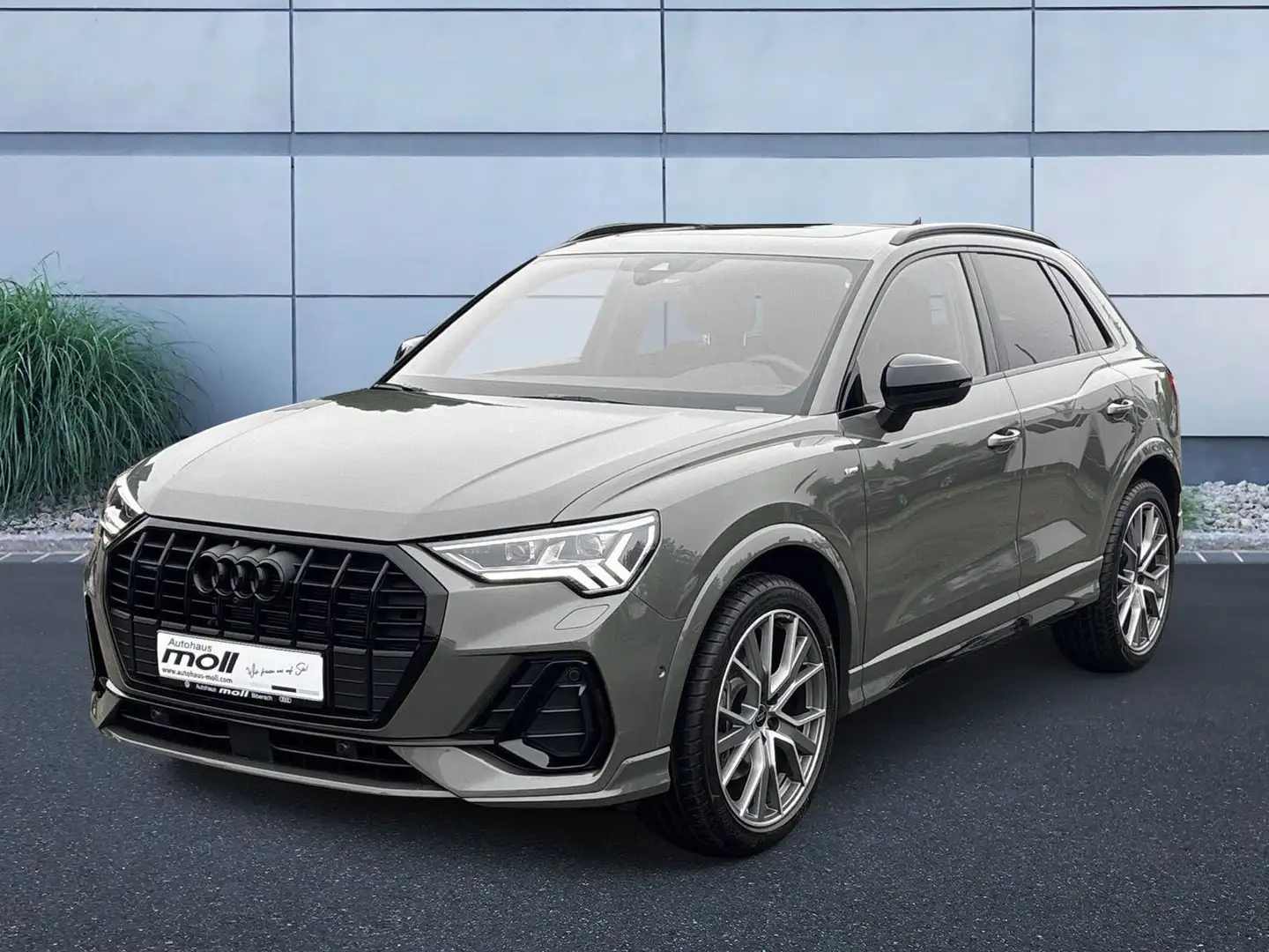 Audi Q3 S line 45 TFSI quattro 180(245) kW(PS) S tron Grau - 1