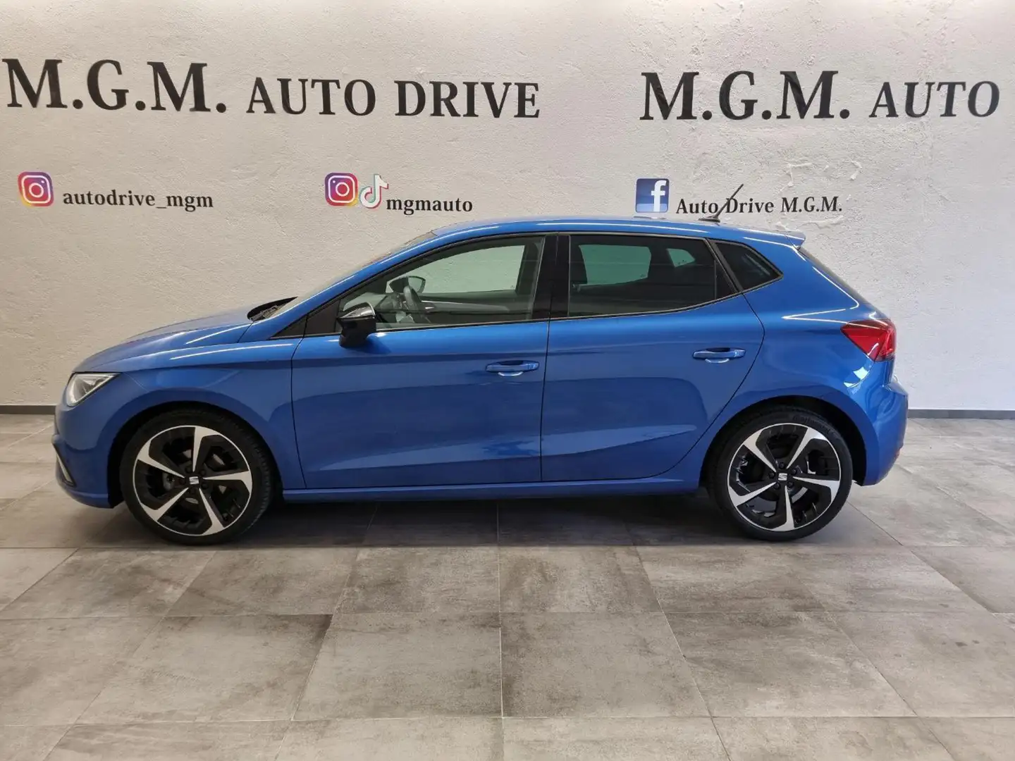 SEAT Ibiza 1.0 EcoTSI 95 CV 5 porte FR Blau - 2