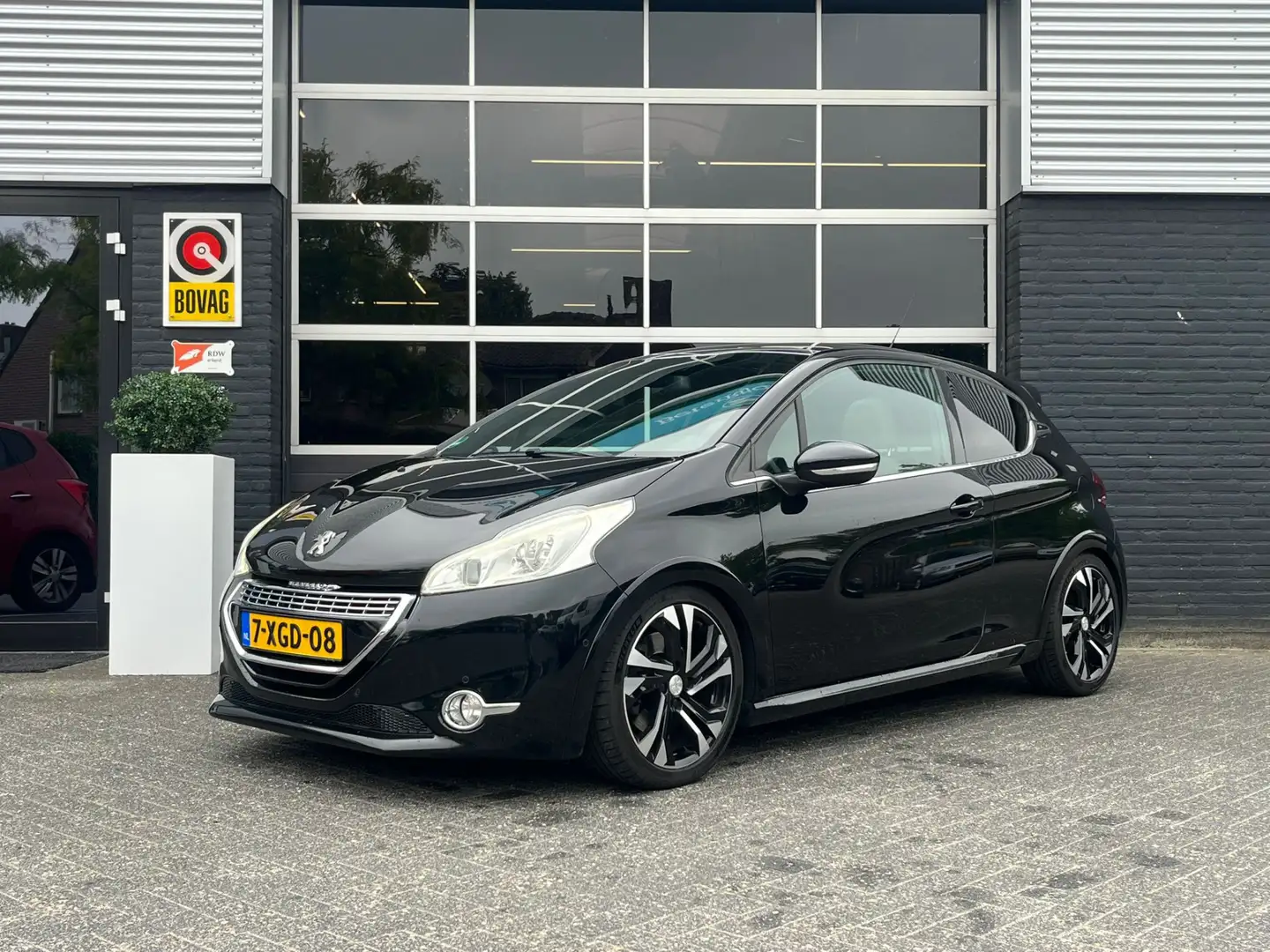 Peugeot 208 1.6 THP XY, Airco, Leder, Cruise, Navi, PDC, NAP Zwart - 1
