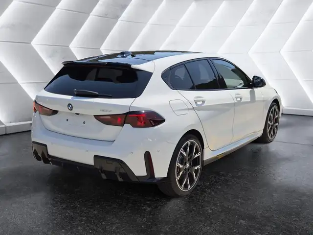 BMW 1 Series view 4