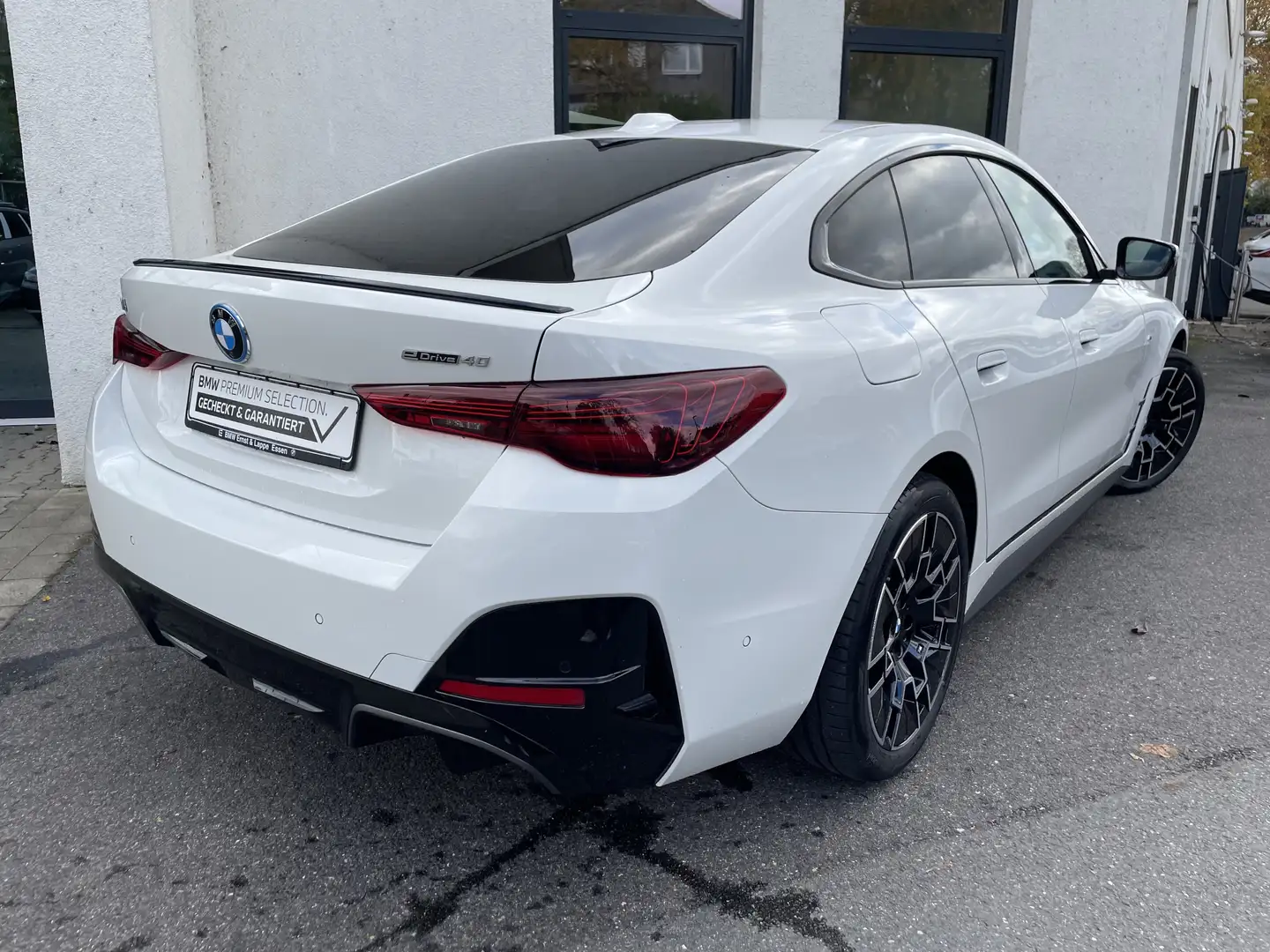 BMW i4 eDrive40 M Sport Pro || AHK el.Sitz 360° Blanc - 2