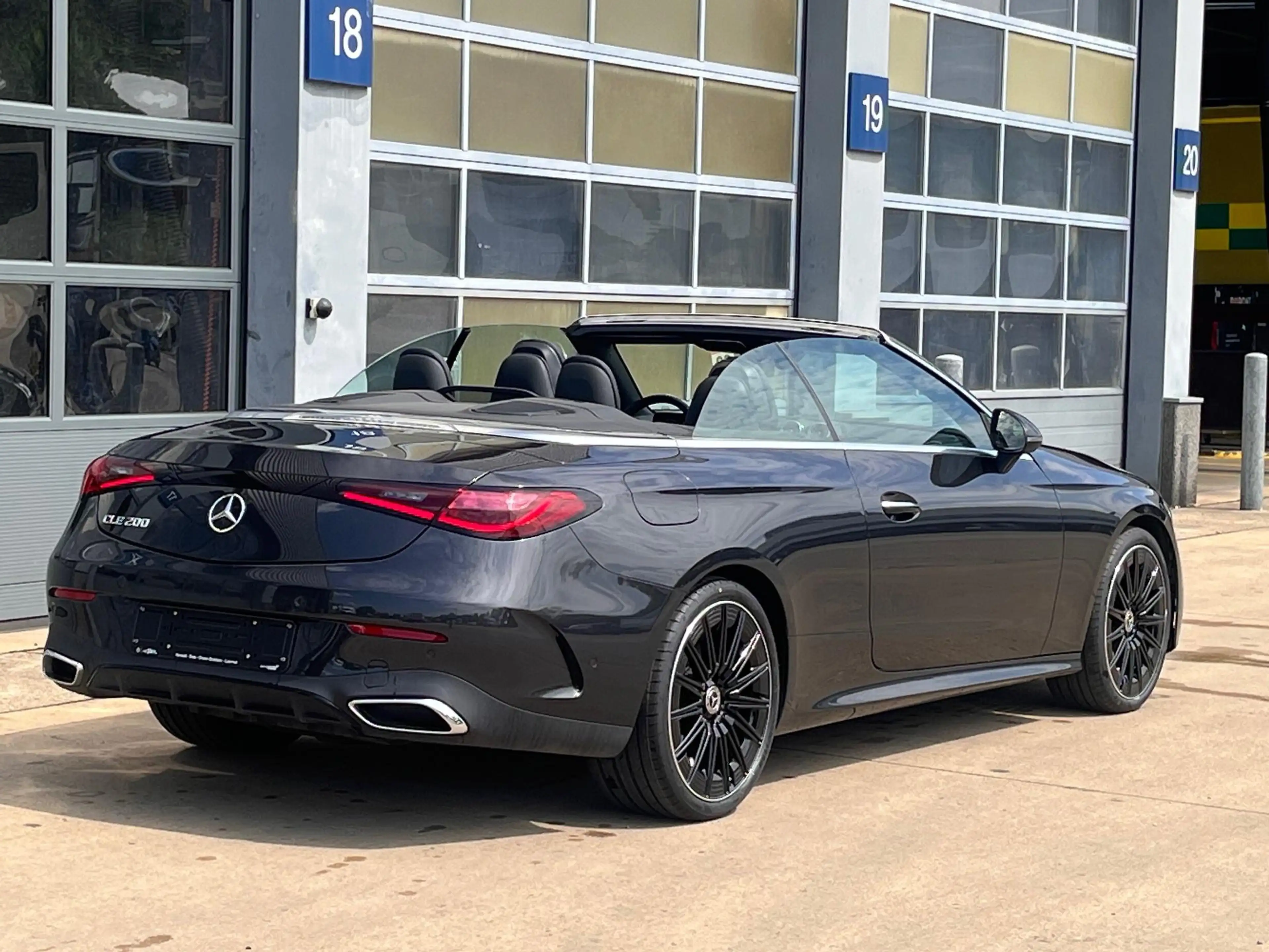 Mercedes-Benz CLE 200 Cabriolet Amg — photo 4