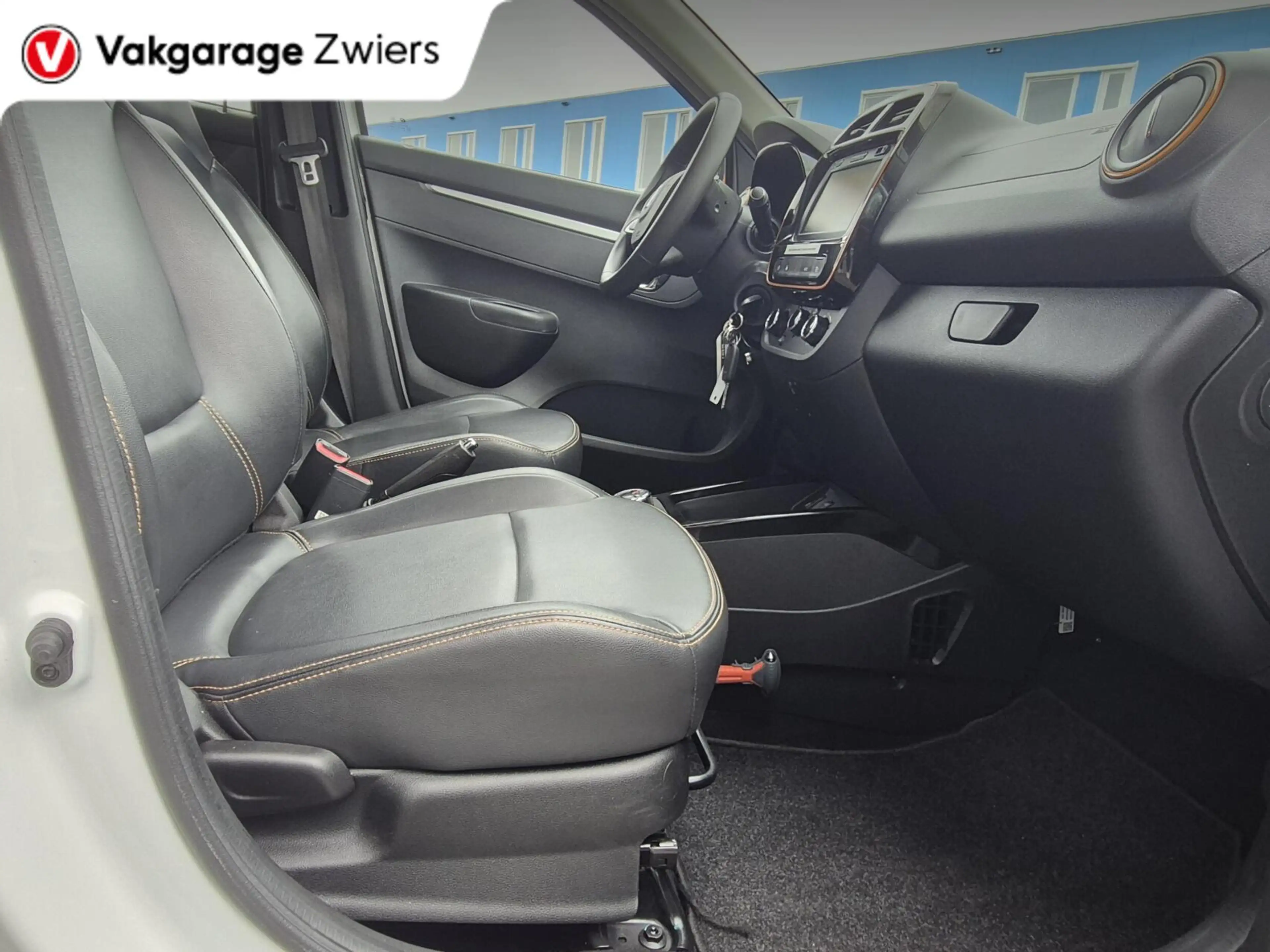 Dacia Spring Business 27 kWh SOH91.8% Orange Pack | Camera | — photo 8
