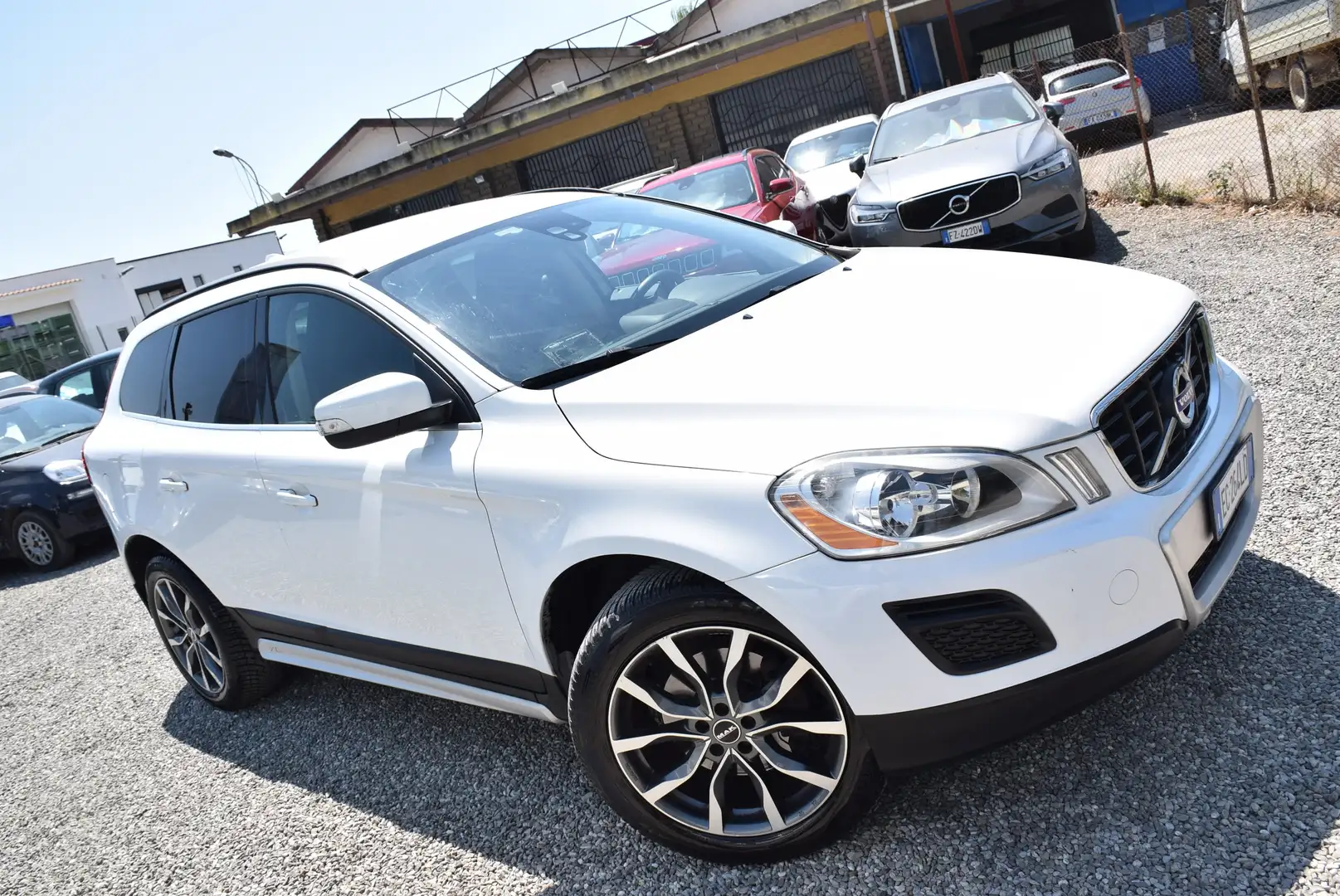 Volvo XC60 4X4 2.4 D3 163CV AWD AUTOM. IVA-CRUISE-BT-SENSORI Bianco - 2