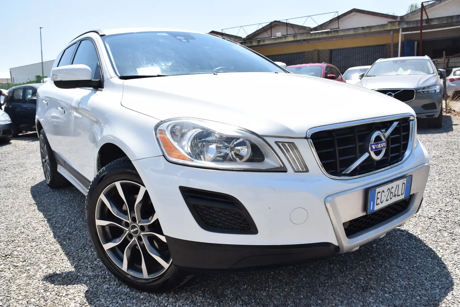 Volvo XC60 4X4 2.4 D3 163CV AWD AUTOM. IVA-CRUISE-BT-SENSORI Bianco - 1