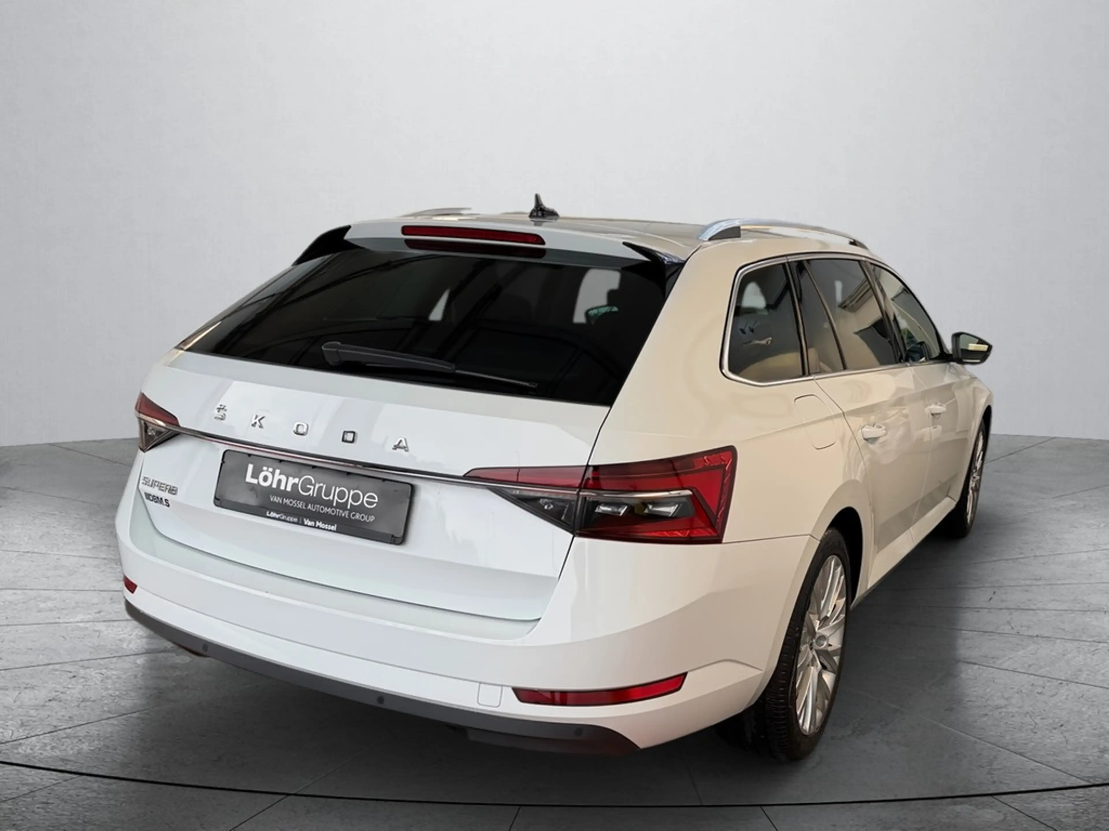 Skoda Superb Combi 2,0 TDI DSG AHK — photo 5