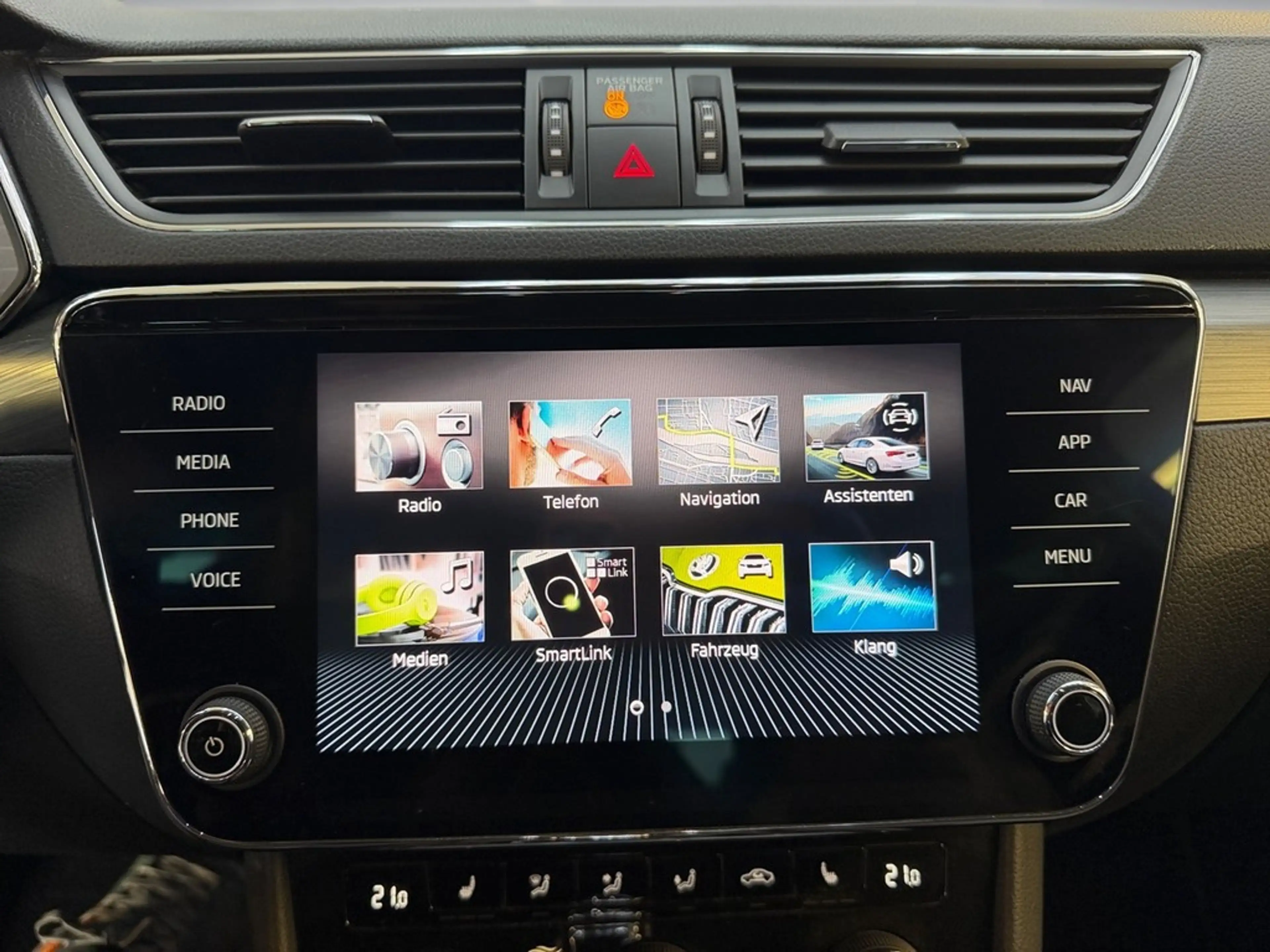 Skoda Superb Combi 2,0 TDI DSG AHK — photo 9