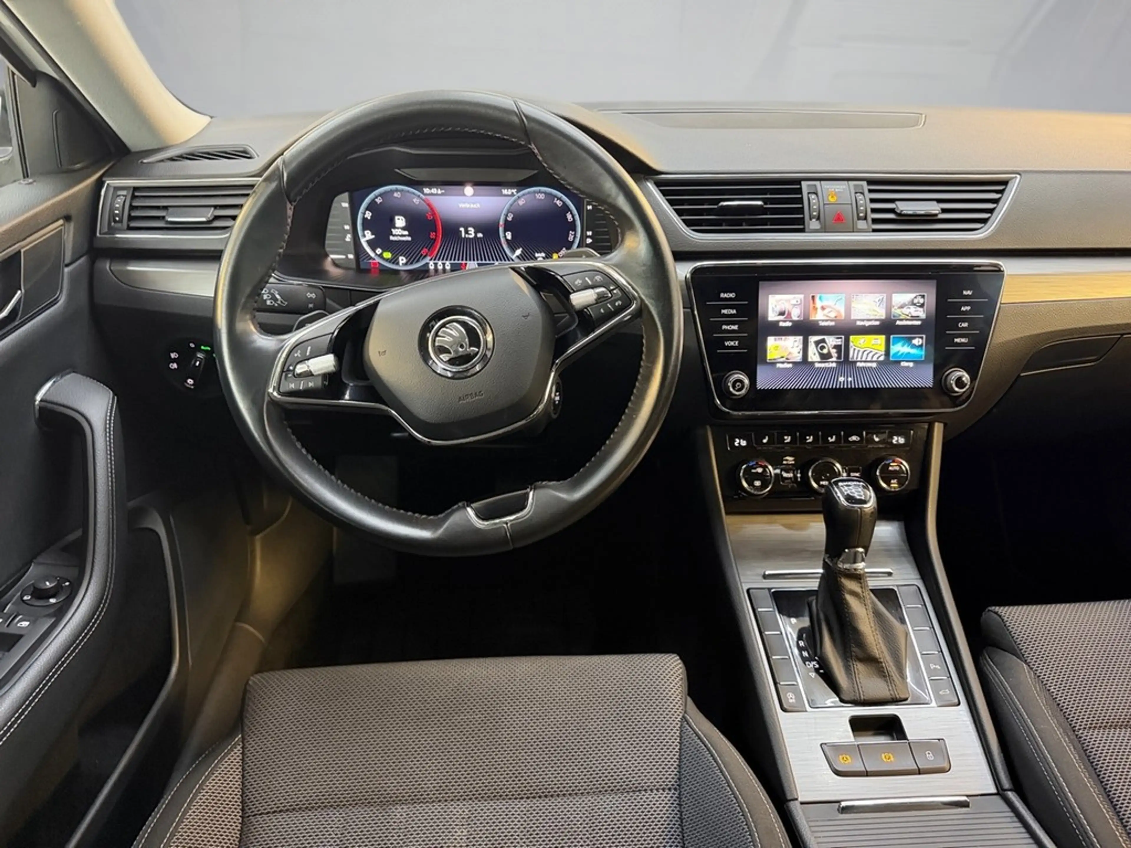 Skoda Superb Combi 2,0 TDI DSG AHK — photo 10