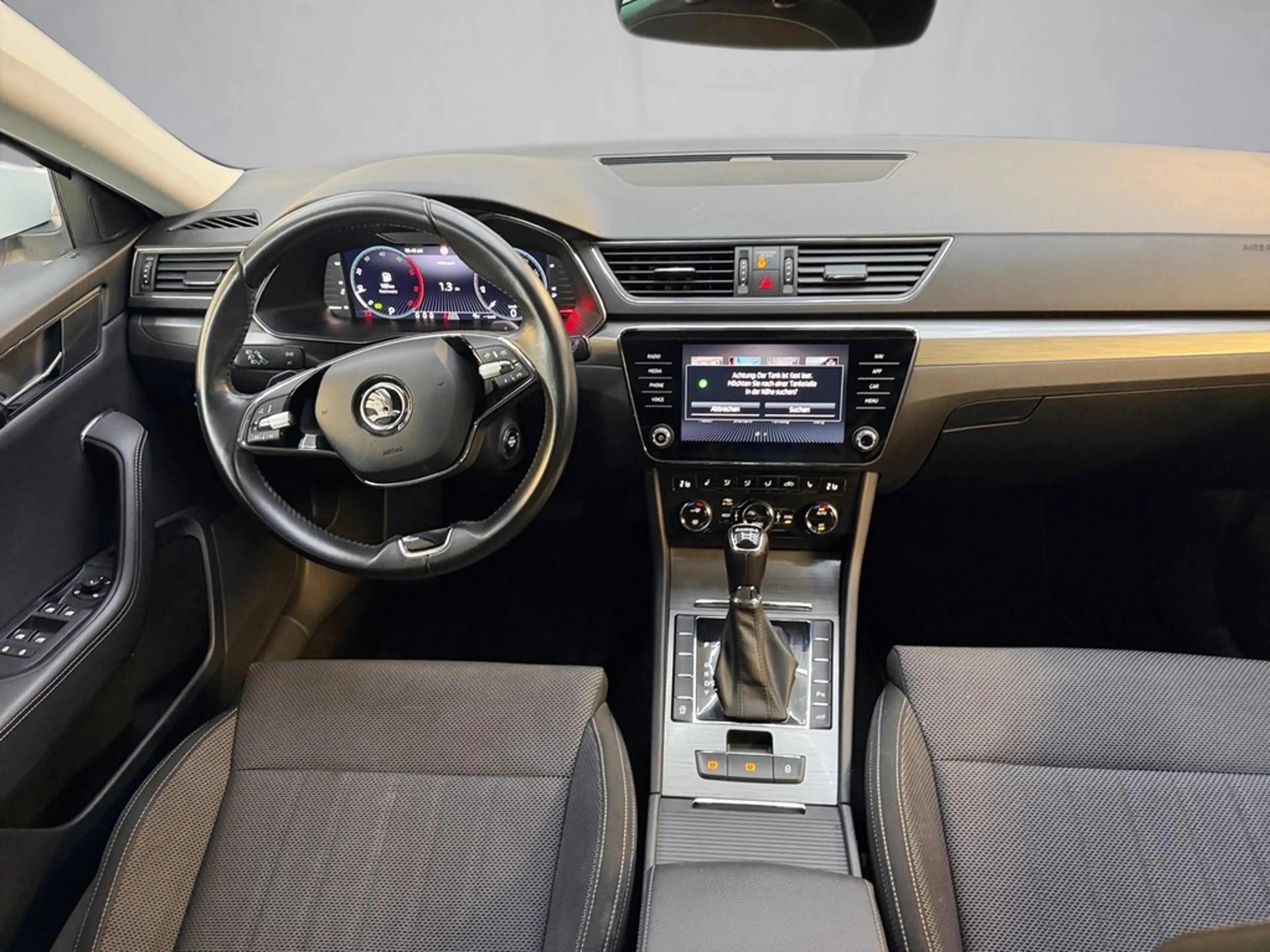 Skoda Superb Combi 2,0 TDI DSG AHK — photo 8