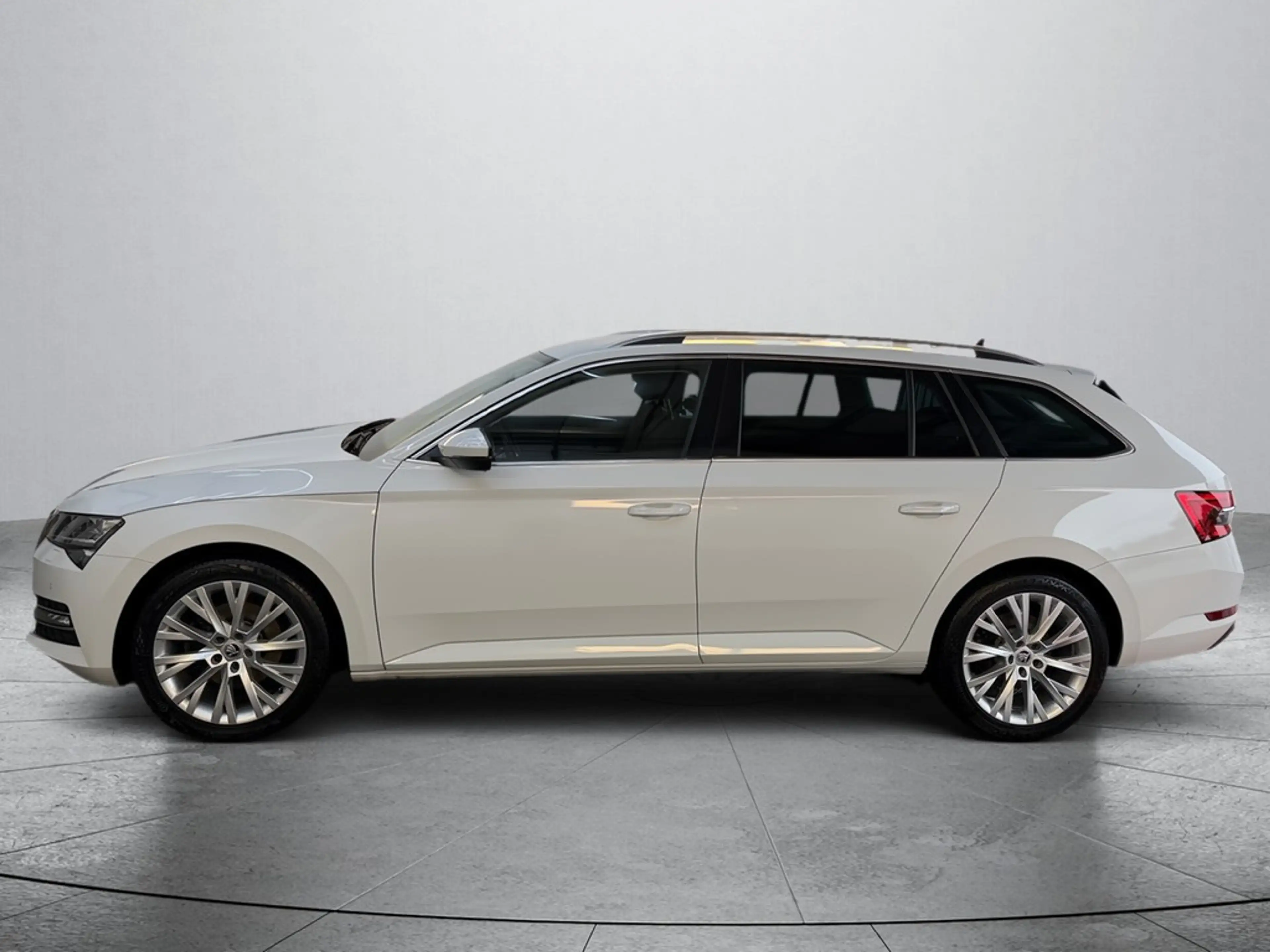 Skoda Superb Combi 2,0 TDI DSG AHK — photo 4
