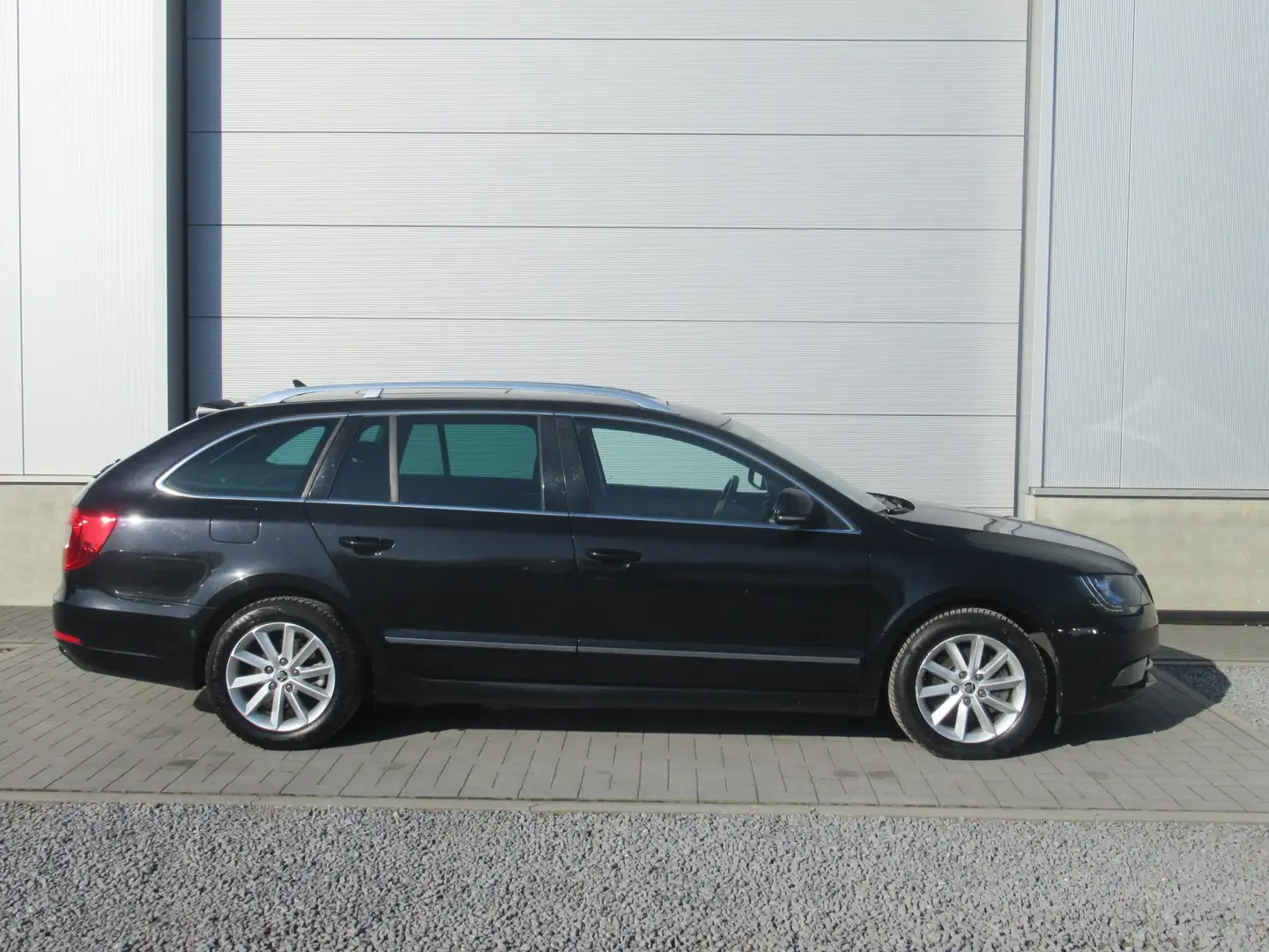 Skoda Superb Kombi 1.6 TDi / Leder / Pano / Navi / ... Zwart - 2