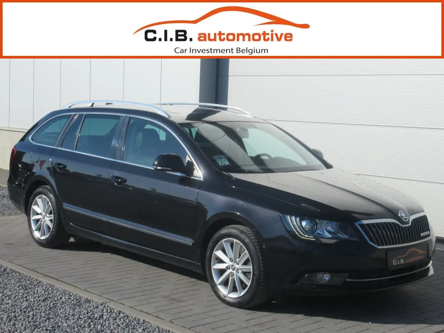 Skoda Superb Kombi 1.6 TDi / Leder / Pano / Navi / ... Zwart - 1