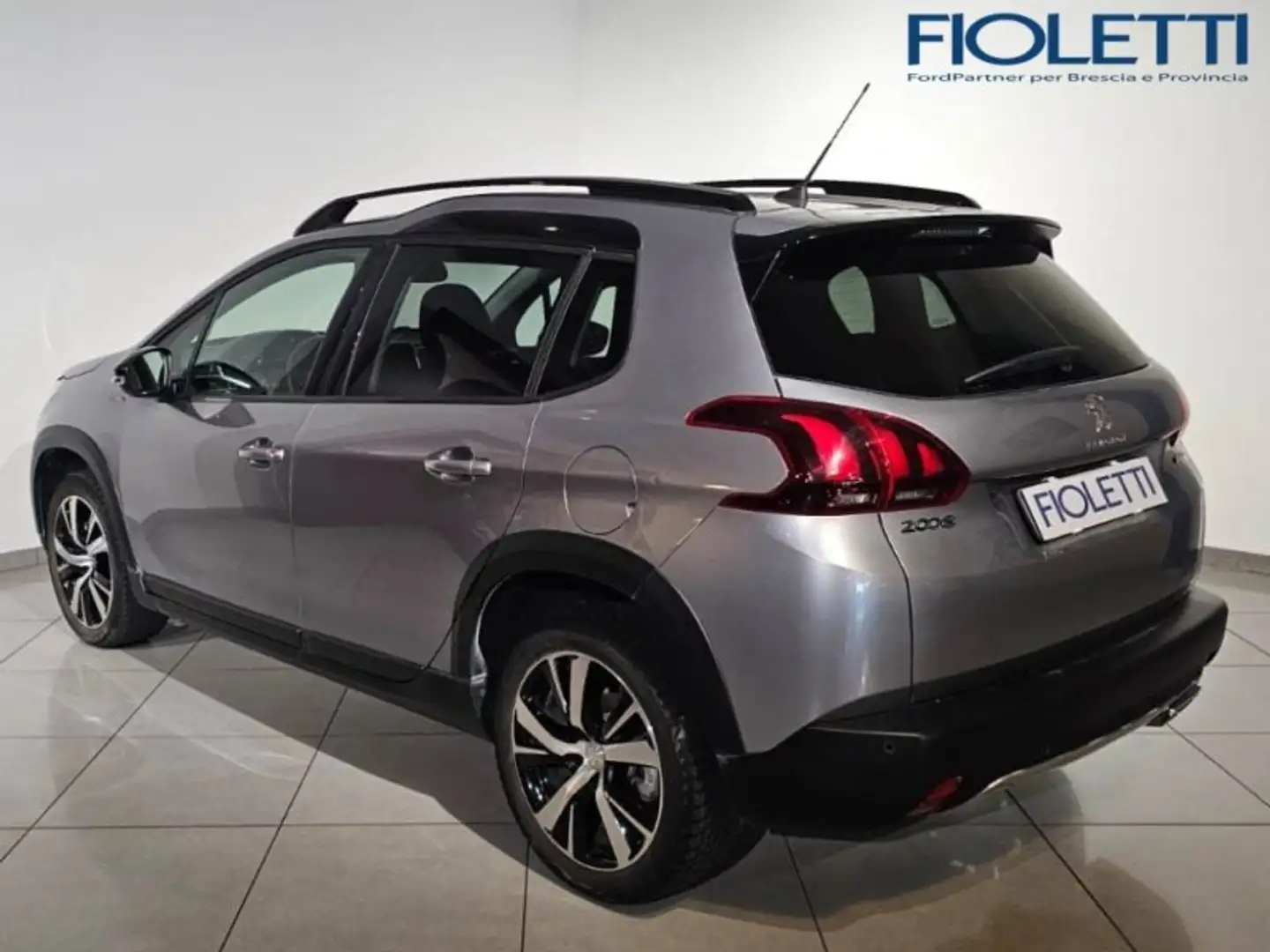 Peugeot 2008 PURETECH TURBO 110 S&S GT LINE Gris - 2