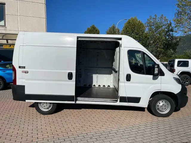 Opel Movano view 12