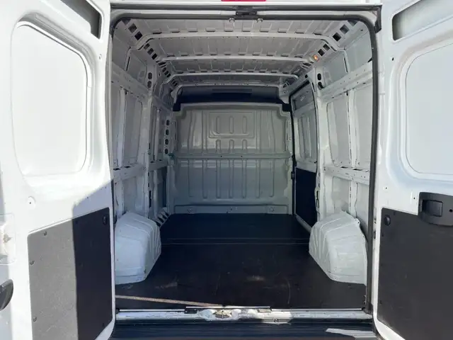 Opel Movano view 11