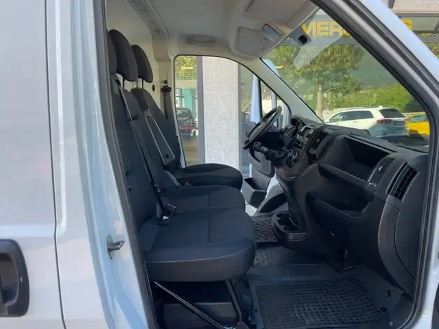 Opel Movano view 7