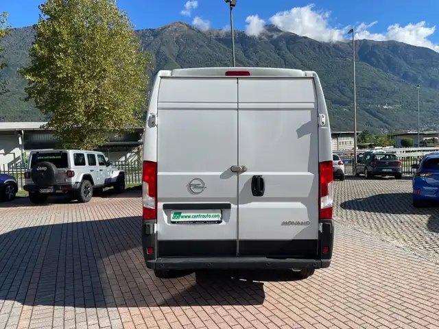Opel Movano view 4