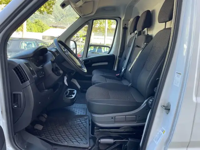 Opel Movano view 6