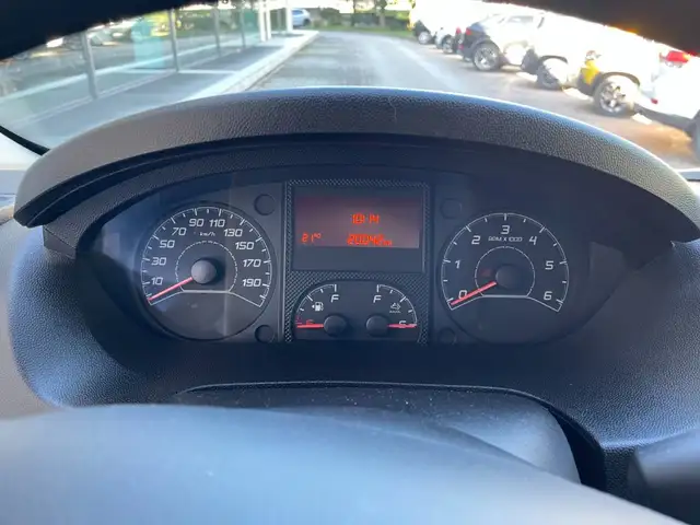Opel Movano view 5