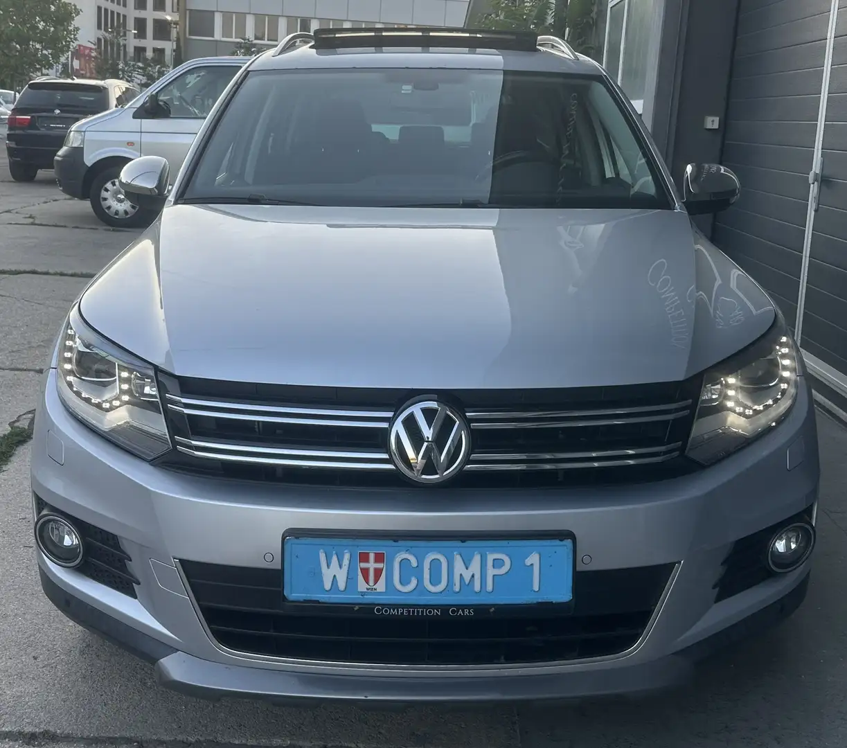 Volkswagen Tiguan 2.0 DSG Sky Pano Allrad Serviceheft Zahnriemen Neu Silber - 2