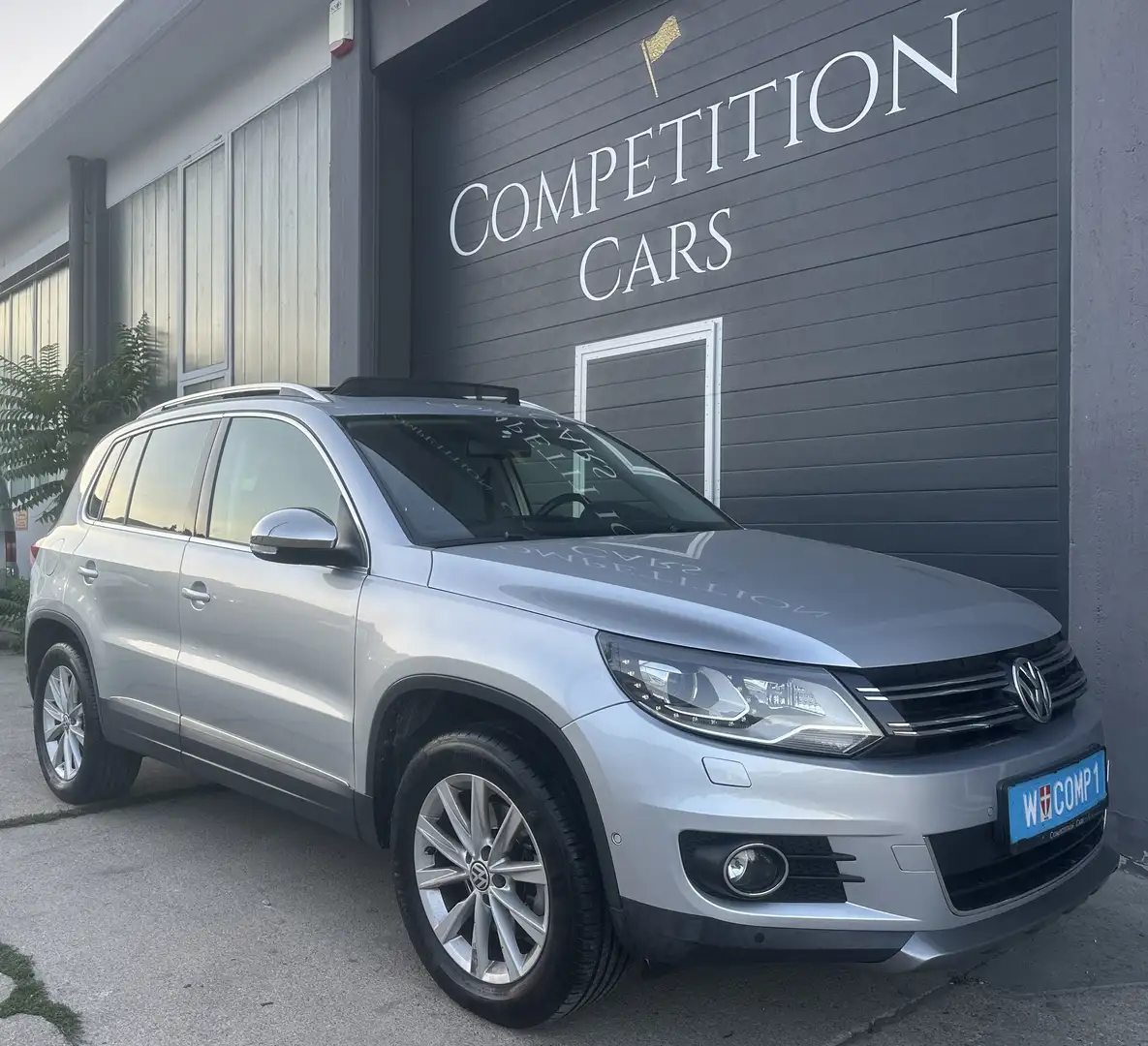 Volkswagen Tiguan 2.0 DSG Sky Pano Allrad Serviceheft Zahnriemen Neu Silber - 1