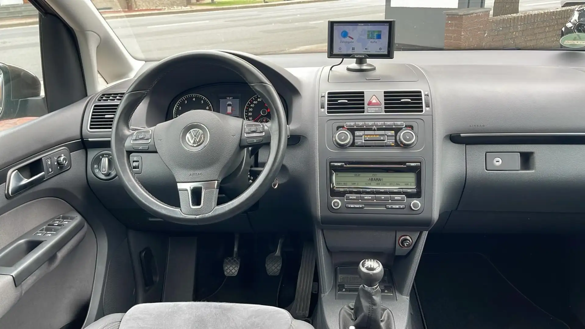 Volkswagen Touran Highline 7-Sitze-AHK-Navi-1.Hd. Bruin - 2