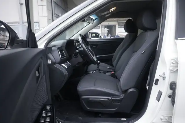 KGM Tivoli view 18