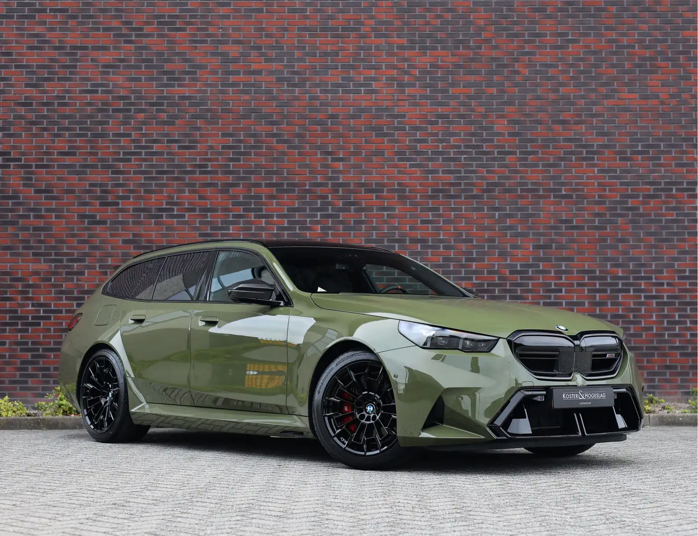 BMW M5 Touring | Direct leverbaar - Urban Green - Drivers Grün - 1