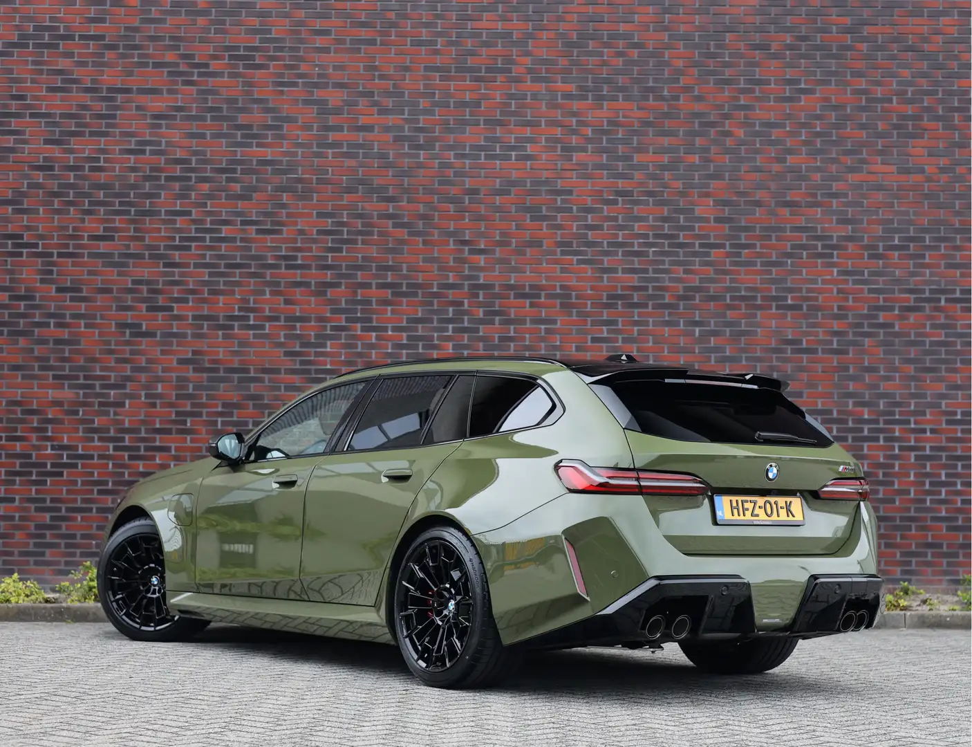 BMW M5 Touring | Direct leverbaar - Urban Green - Drivers Grün - 2