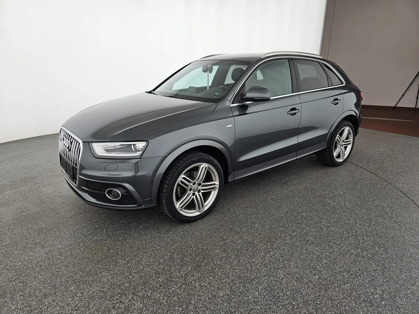 Audi Q3 2,0 TDI quattro Sport S-tronic Grau - 1
