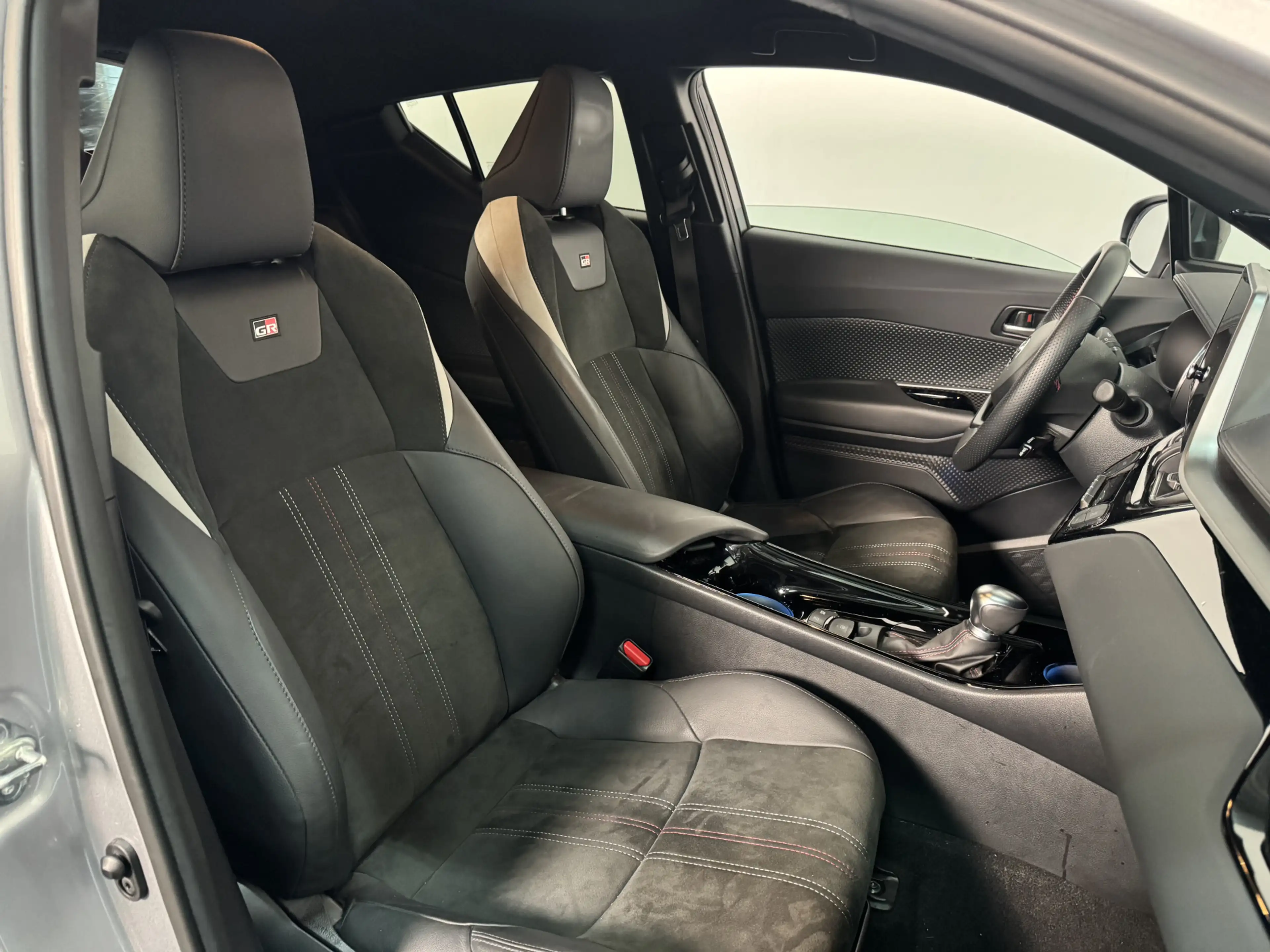 Toyota C-HR 2.0 Hybrid GR-Sport | GR Sport Pack | Trekhaak | E — photo 10