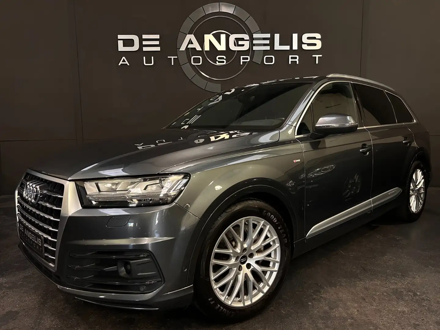Audi Q7 S LINE Grijs - 1