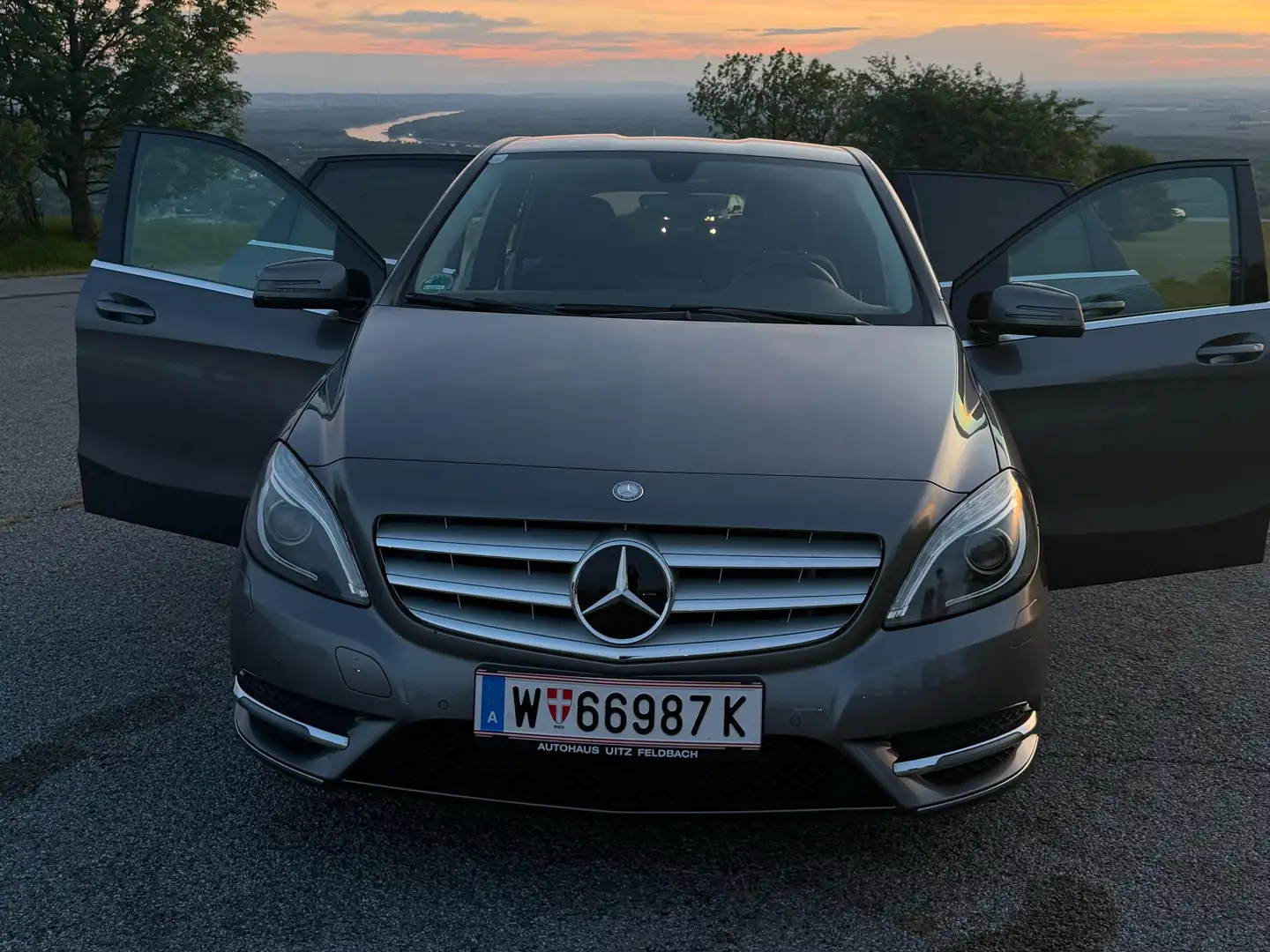 Mercedes-Benz B 200 Mercedes-Benz B-Klasse B 200 CDI Limousine Grau - 1