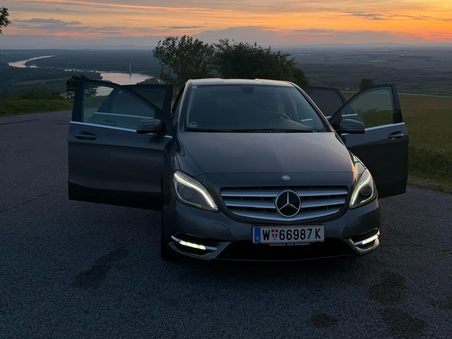 Mercedes-Benz B 200 Mercedes-Benz B-Klasse B 200 CDI Limousine Grau - 2
