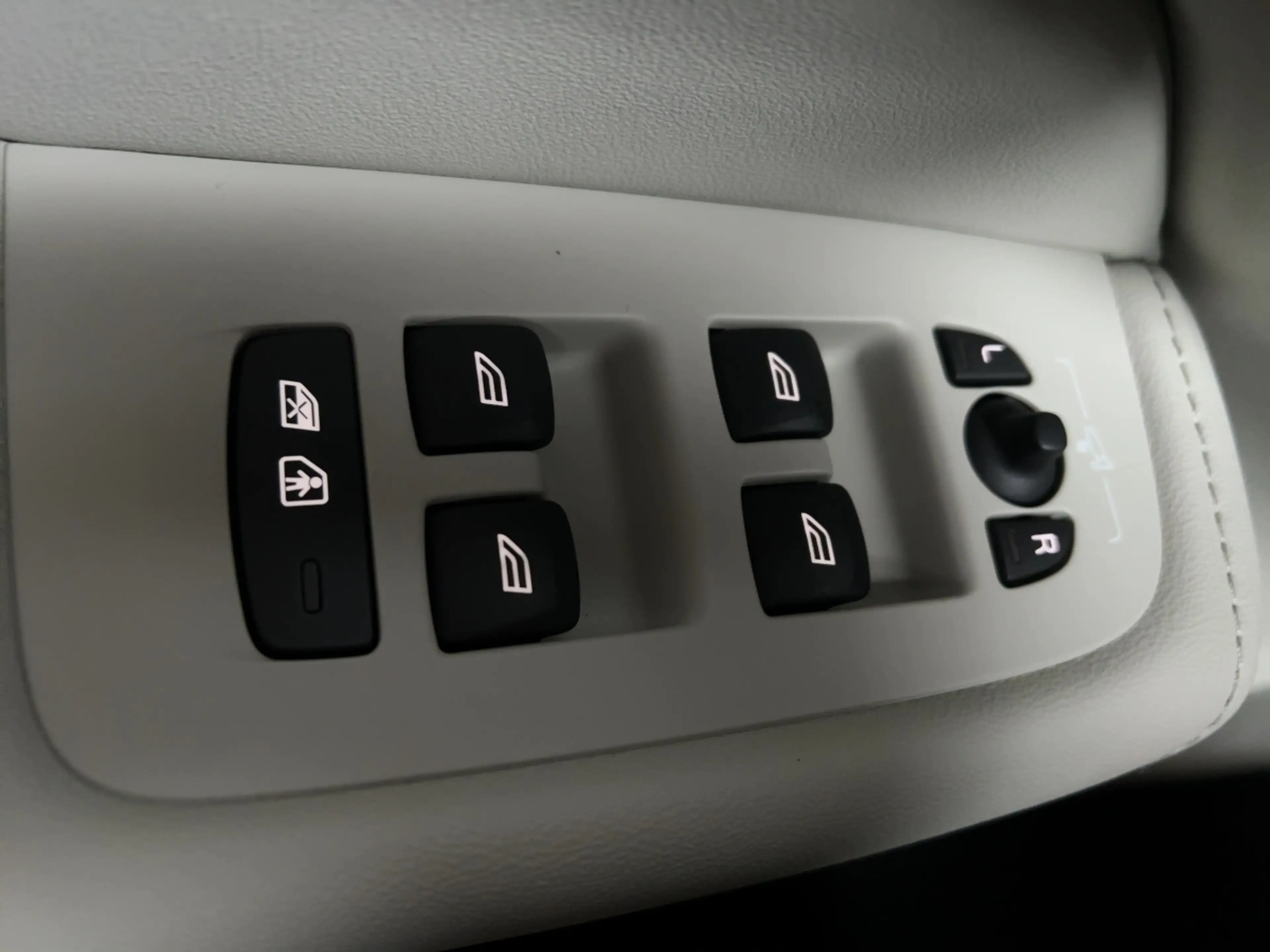 Volvo XC60 XC60 Rückfahrkamera PDC ABS Fahrerairbag ESP ASR — photo 18
