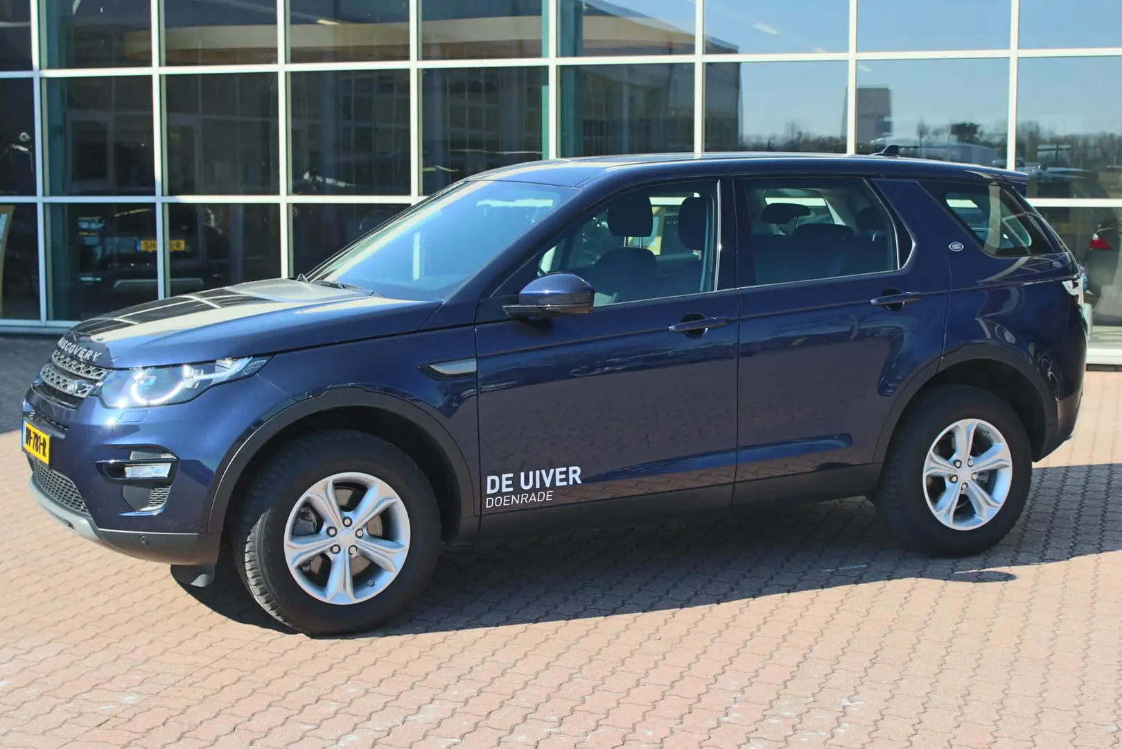 Land Rover Discovery Sport 2.0 eD4 150pk 2WD 5-persoons Blauw - 2
