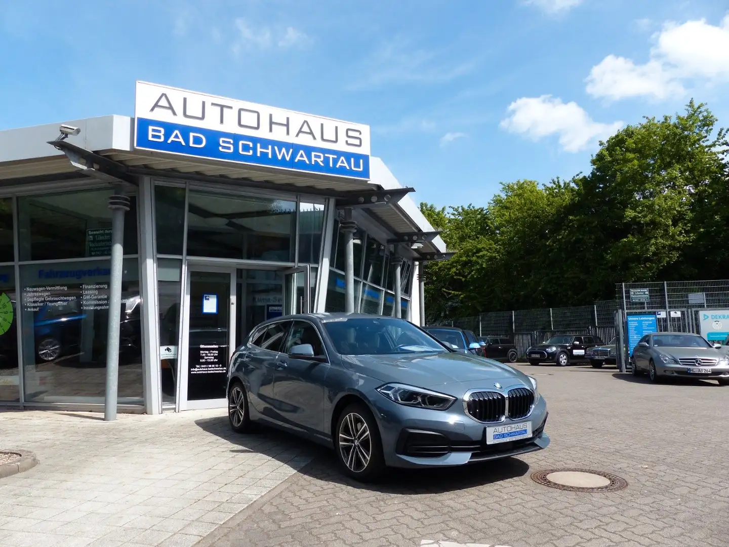 BMW 118 i "Advantage", Navigation, LED, 17" LM, Leder Grau - 1