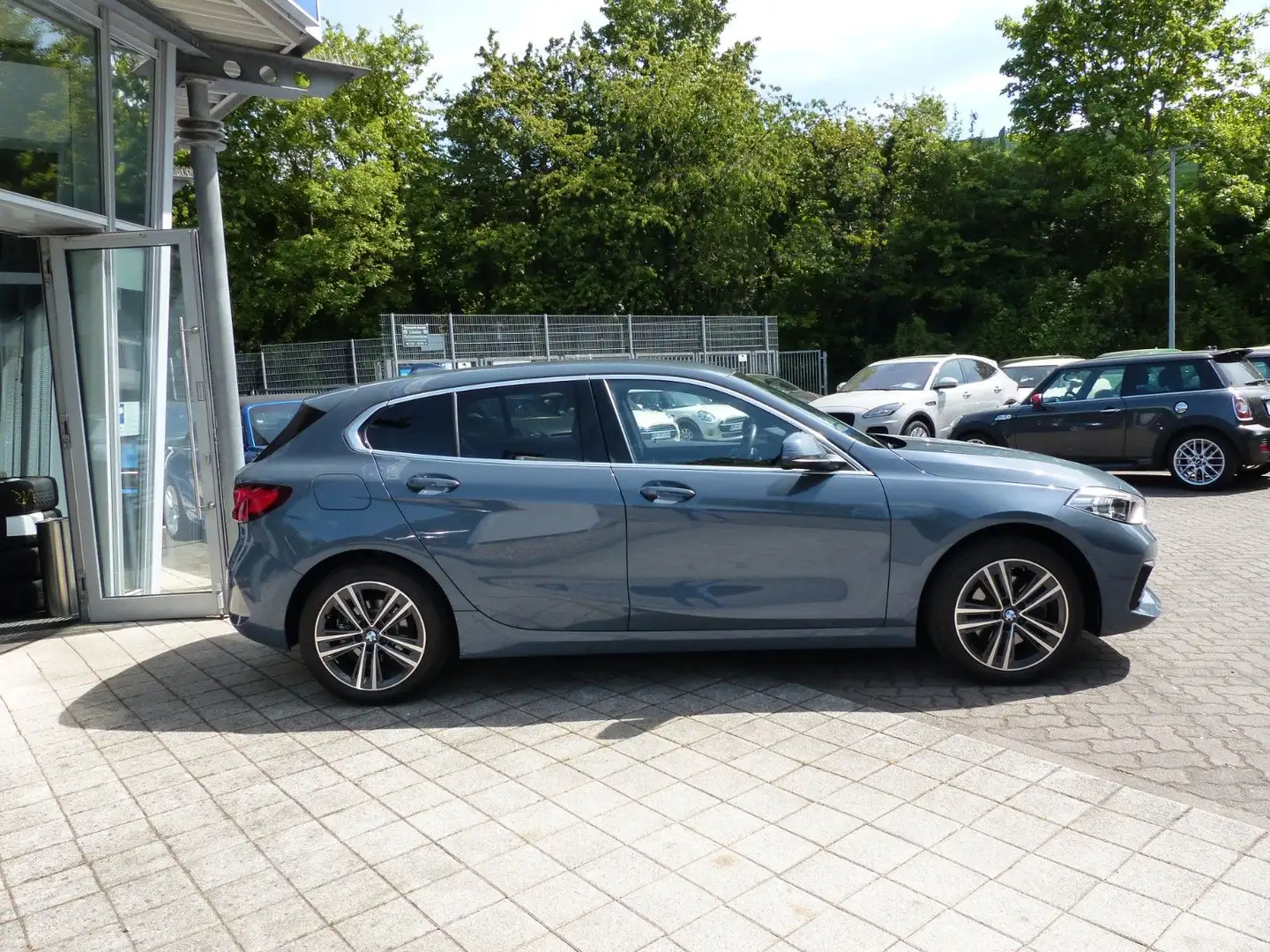 BMW 118 i "Advantage", Navigation, LED, 17" LM, Leder Grau - 2