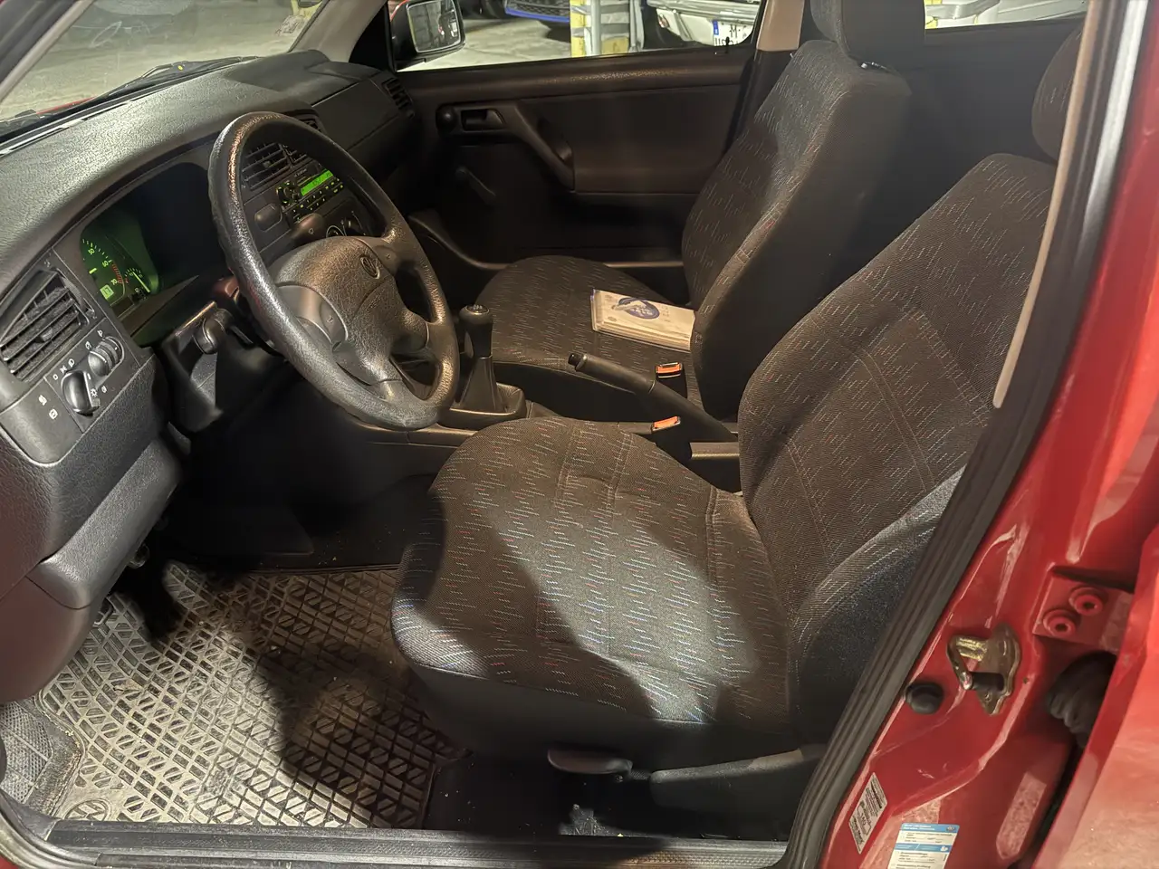Volkswagen Golf 1.8 (Klima) Family -Rentnerfahrzeug - nur 95.683km, foto 9