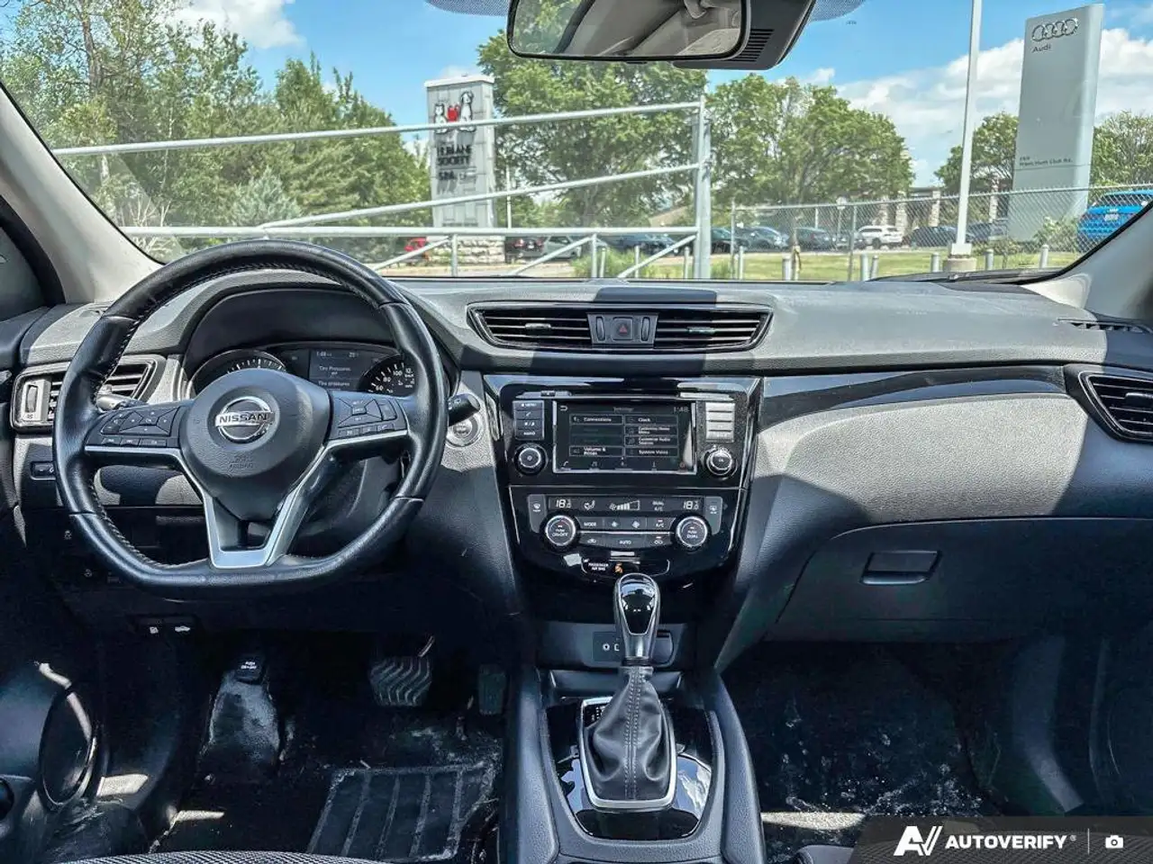 Nissan Qashqai снимка Nissan Qashqai