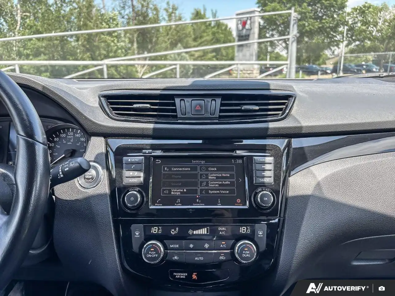 Nissan Qashqai снимка Nissan Qashqai