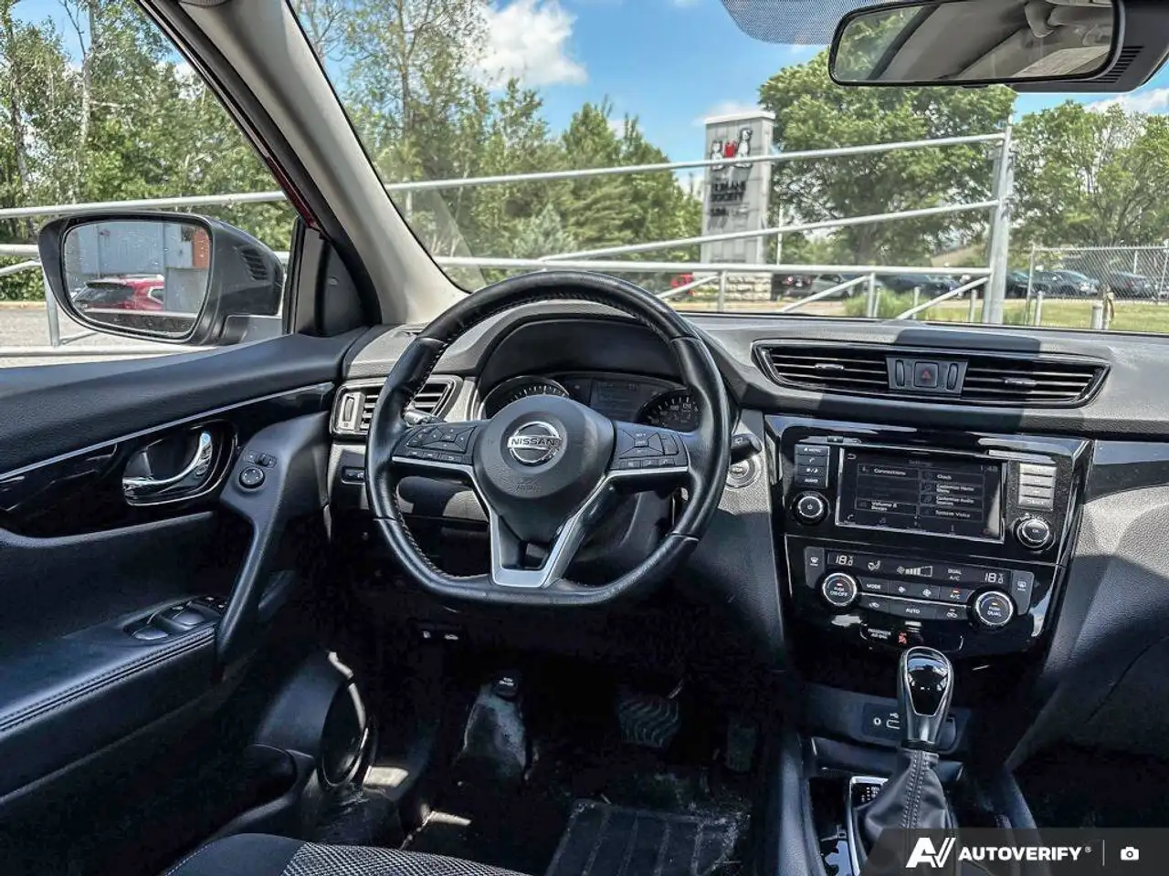 Nissan Qashqai снимка Nissan Qashqai