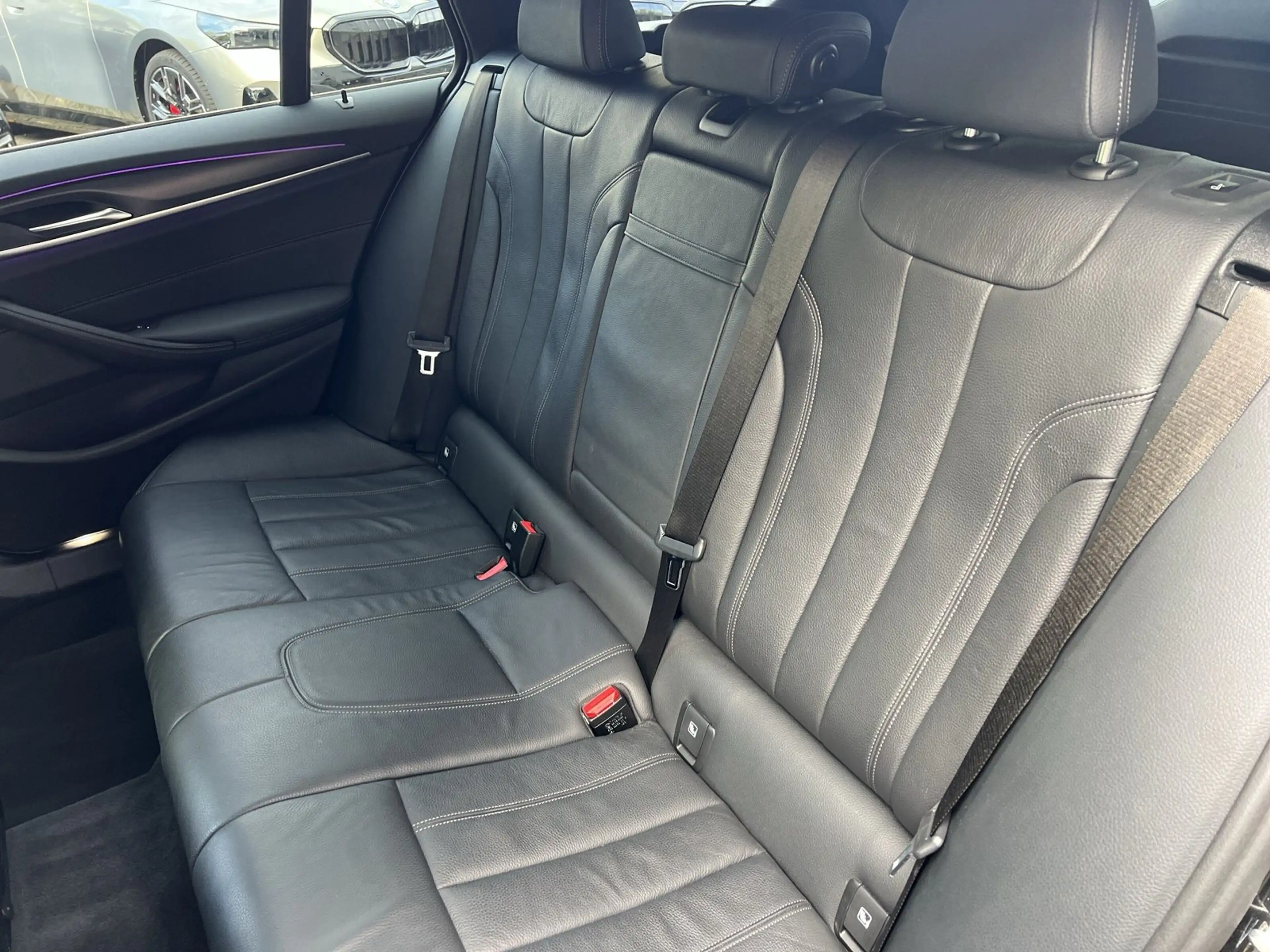 BMW 520 d M Sport Pano HeadUp AHK — photo 12