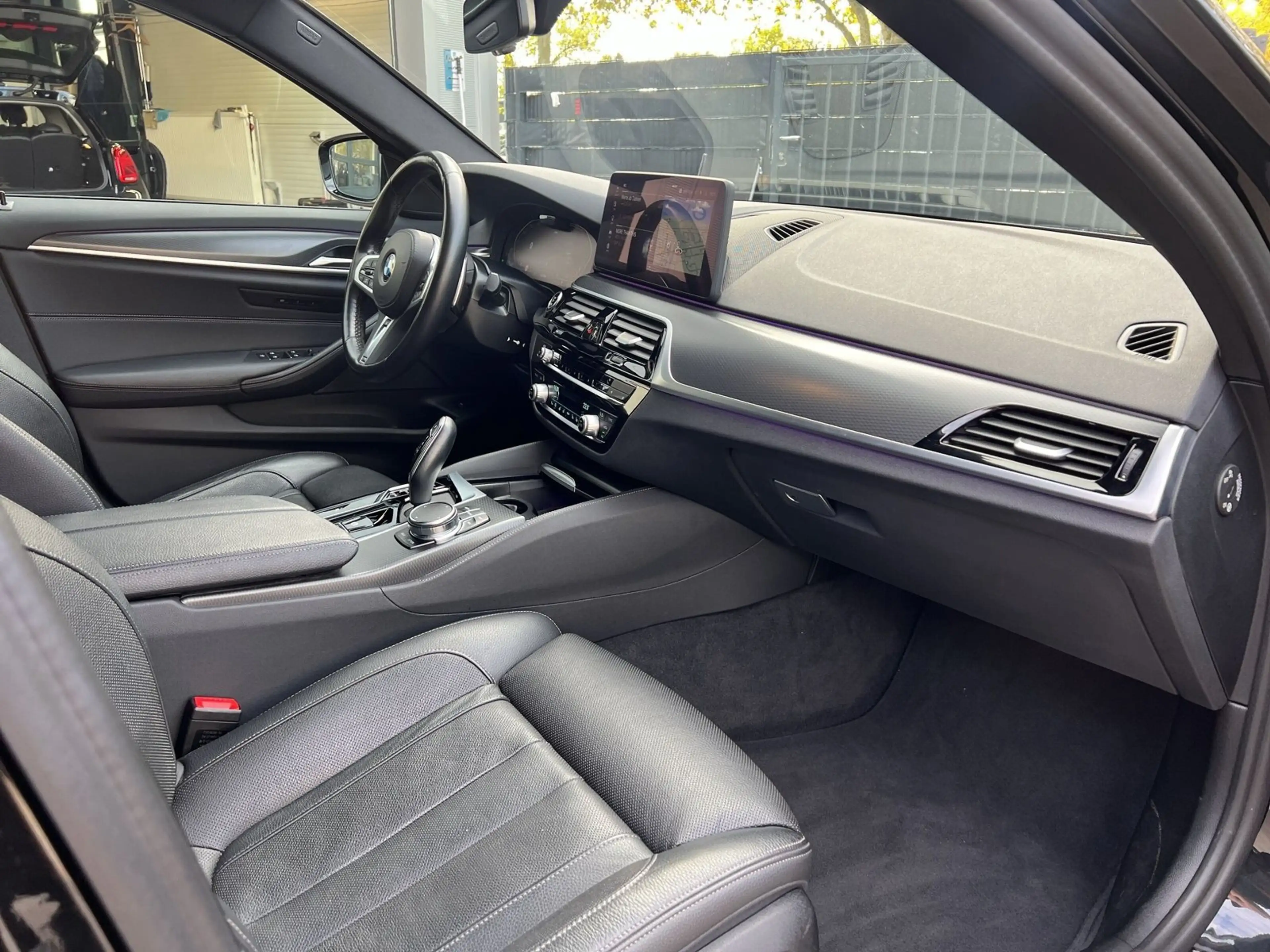 BMW 520 d M Sport Pano HeadUp AHK — photo 11