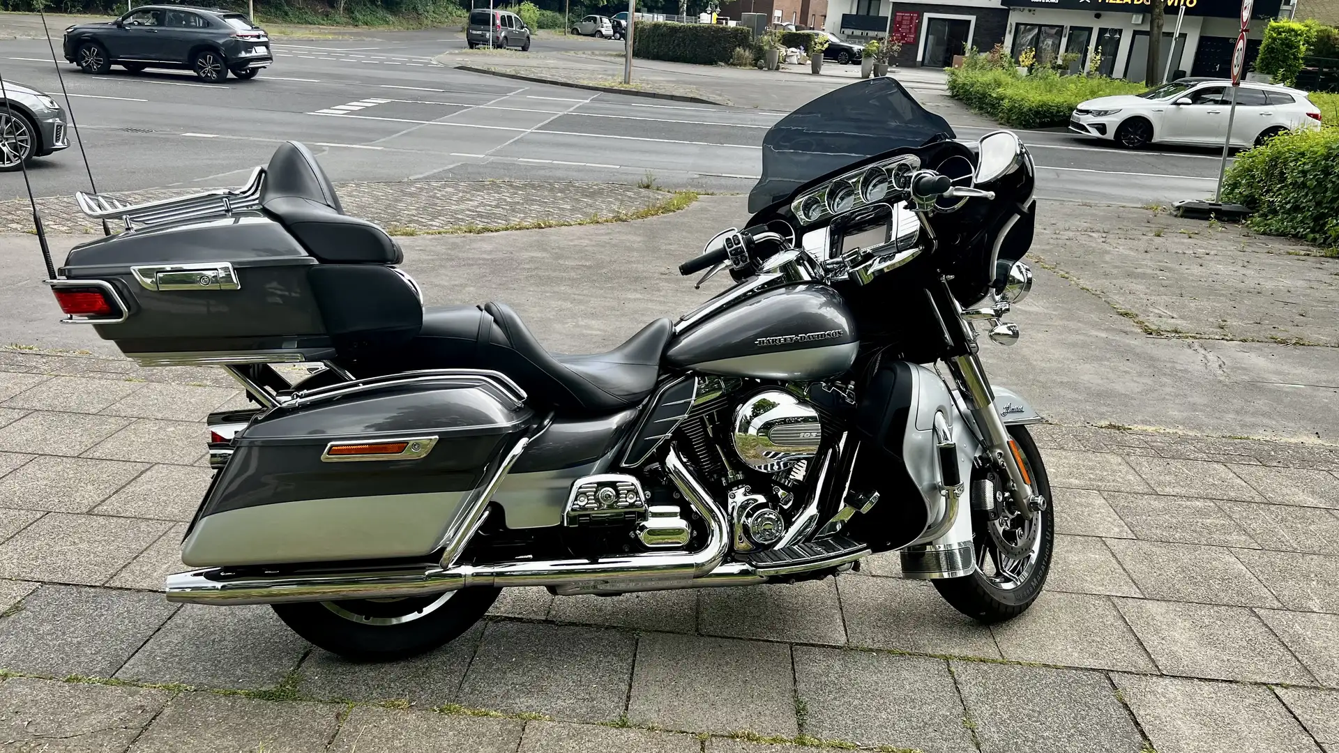 Harley-Davidson Ultra Limited Harley Davidson Electra Glide Ultra Limited Šedá - 2
