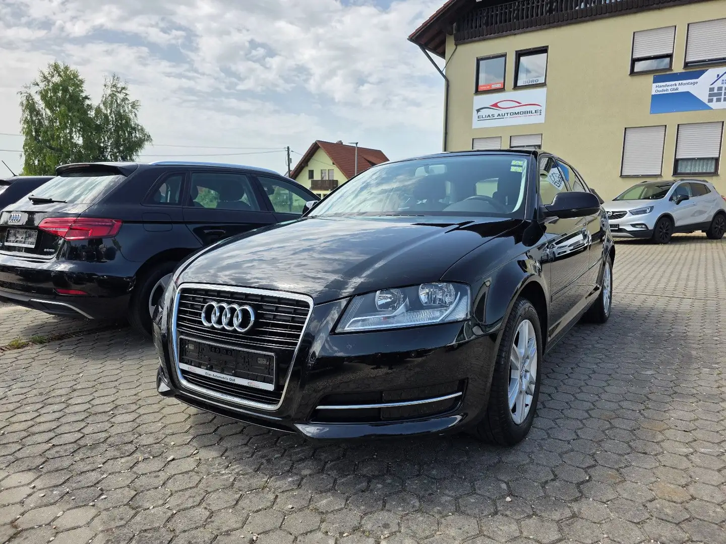 Audi A3 Sportback 1.6 Attraction / TÜV Neu Schwarz - 1