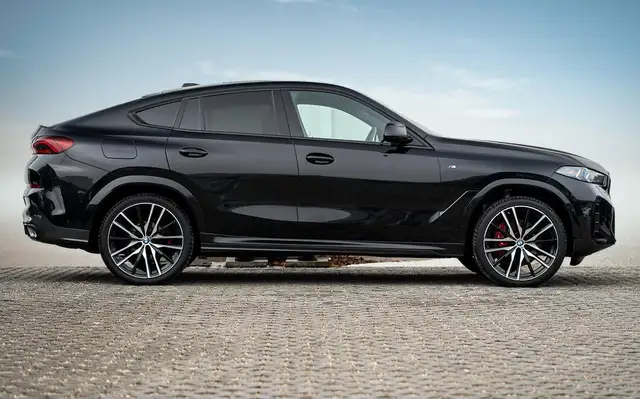 BMW X6 view 6