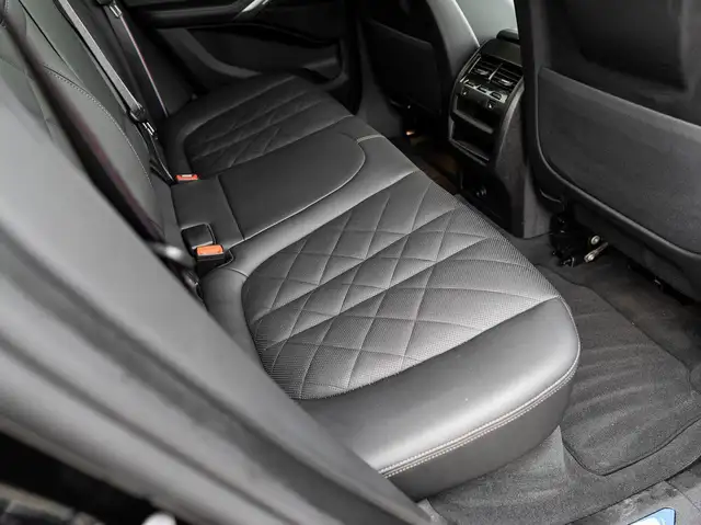 BMW X6 view 14
