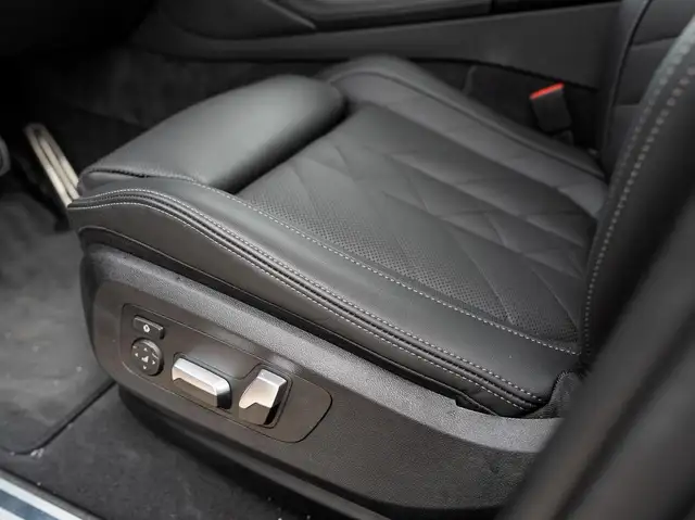 BMW X6 view 9