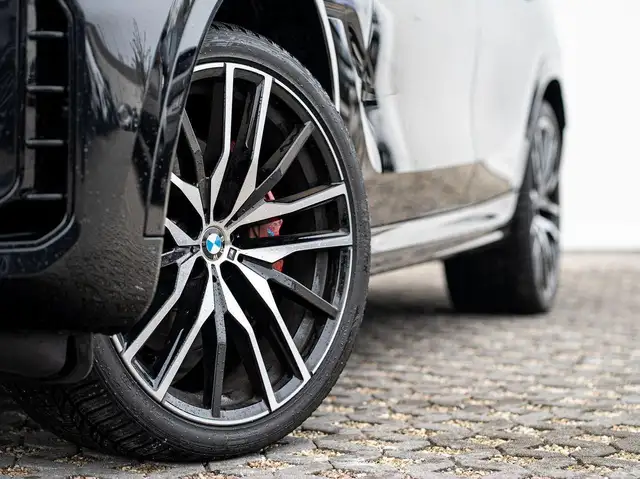 BMW X6 view 5